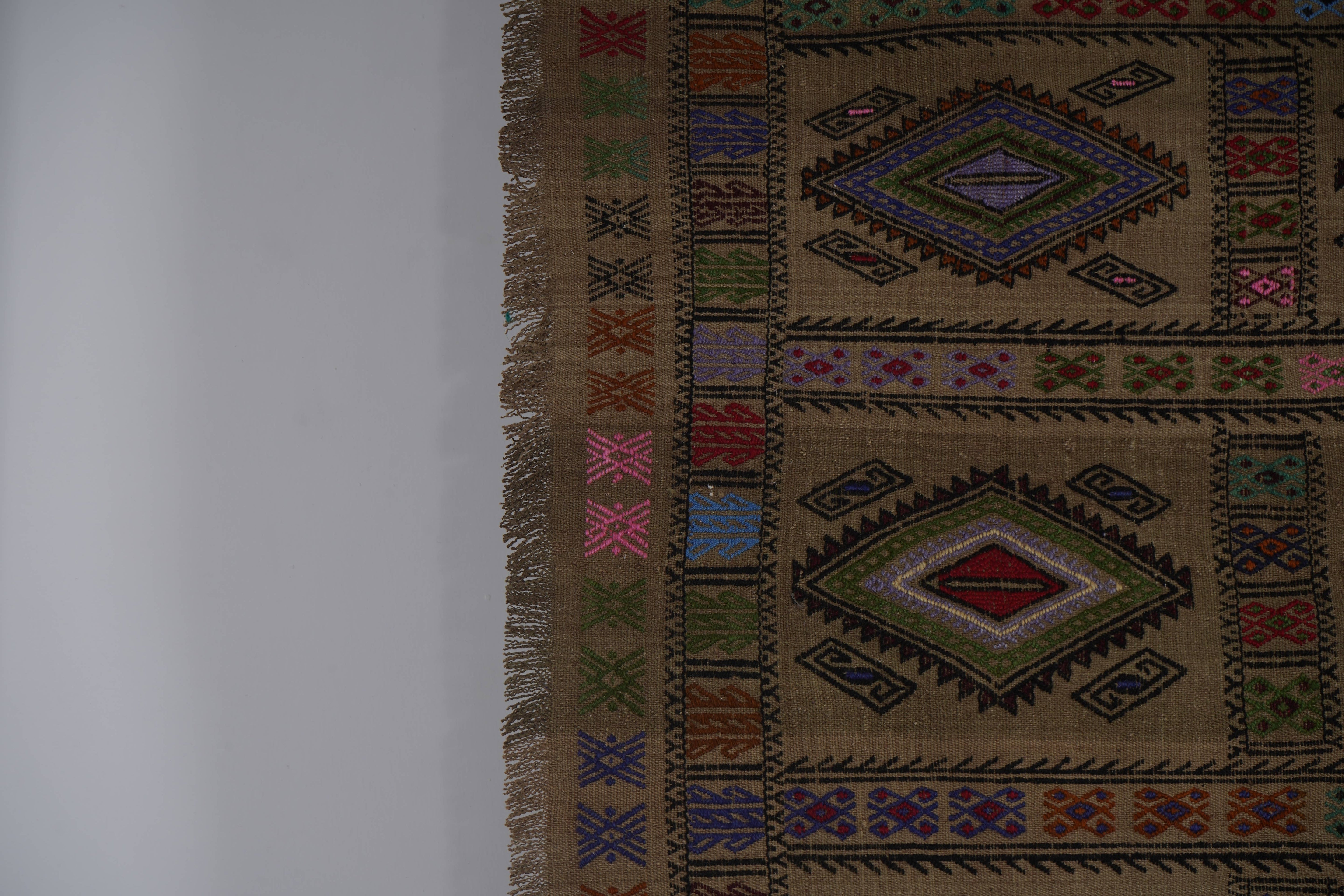 Vintage Turkish Kilim Rug 5'7'' x 7'7''