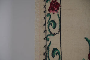 Vintage Turkish Kilim Rug 5'5'' x 6'5''