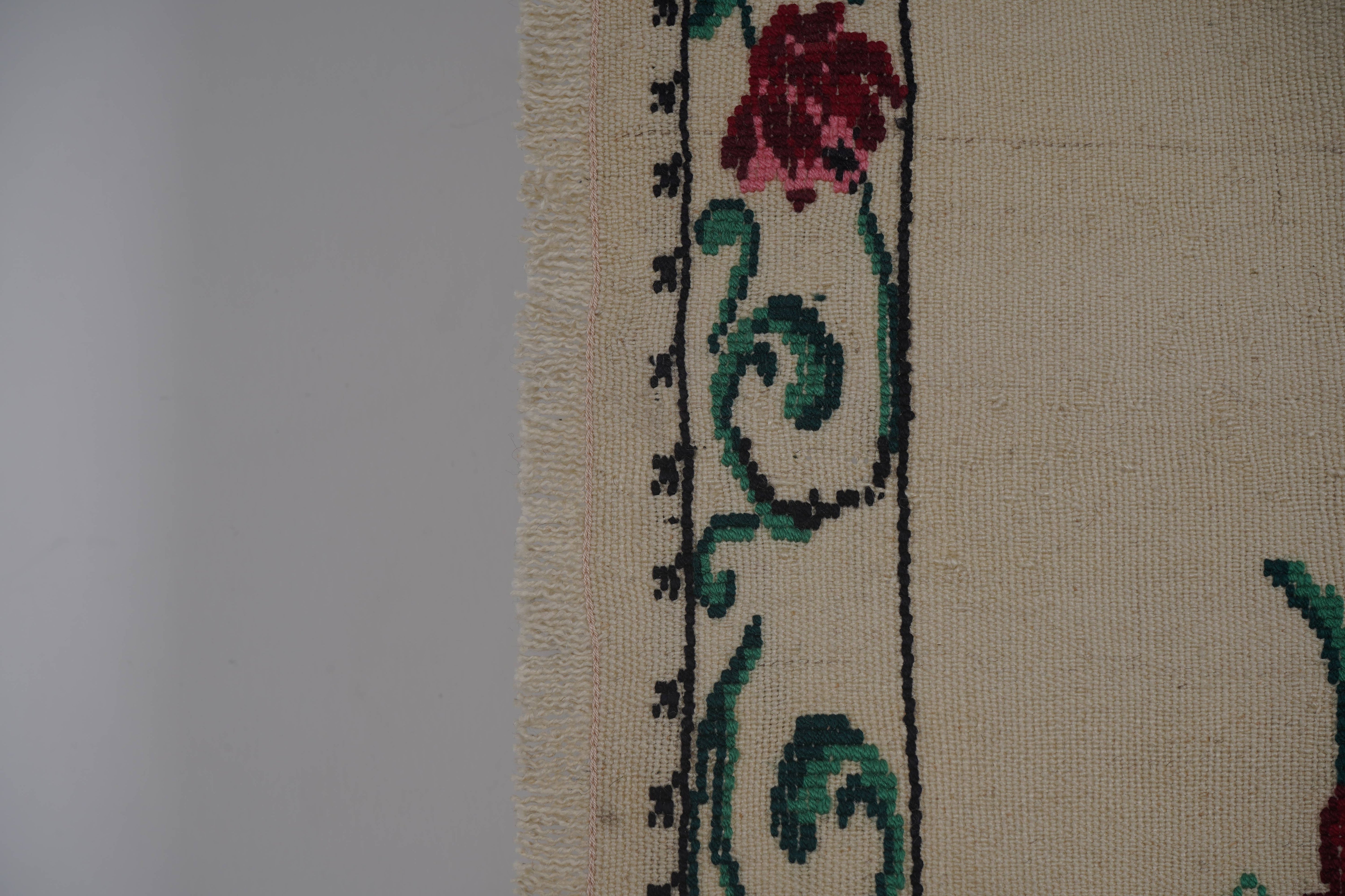 Vintage Turkish Kilim Rug 5'5'' x 6'5''