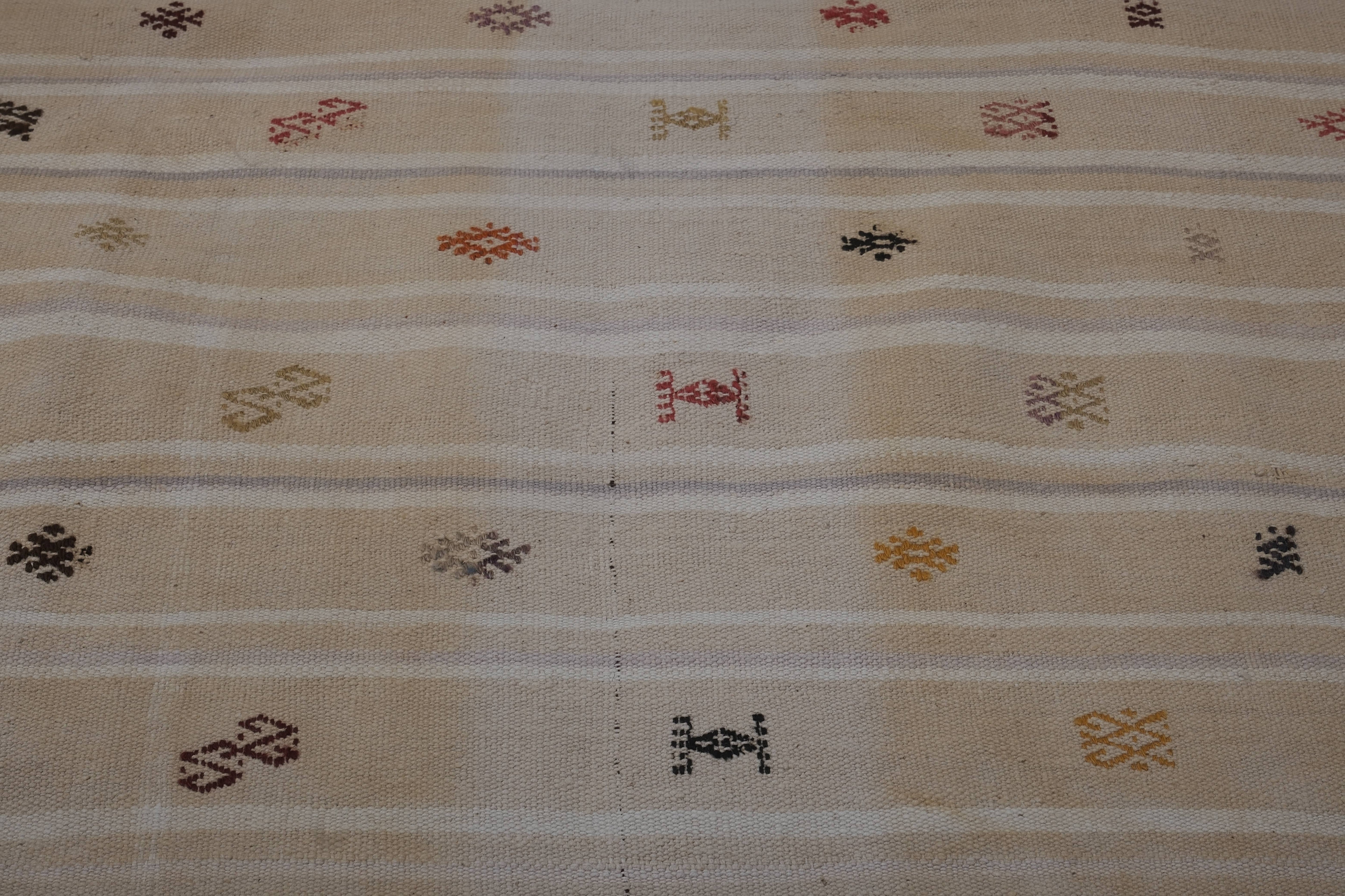 Vintage Turkish Kilim Rug 4'1'' x 6'9''