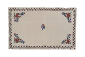 Vintage Turkish Kilim Rug 5'5'' x 8'2''