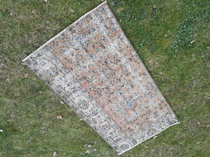 Vintage Turkish Rug 27'' x 51''