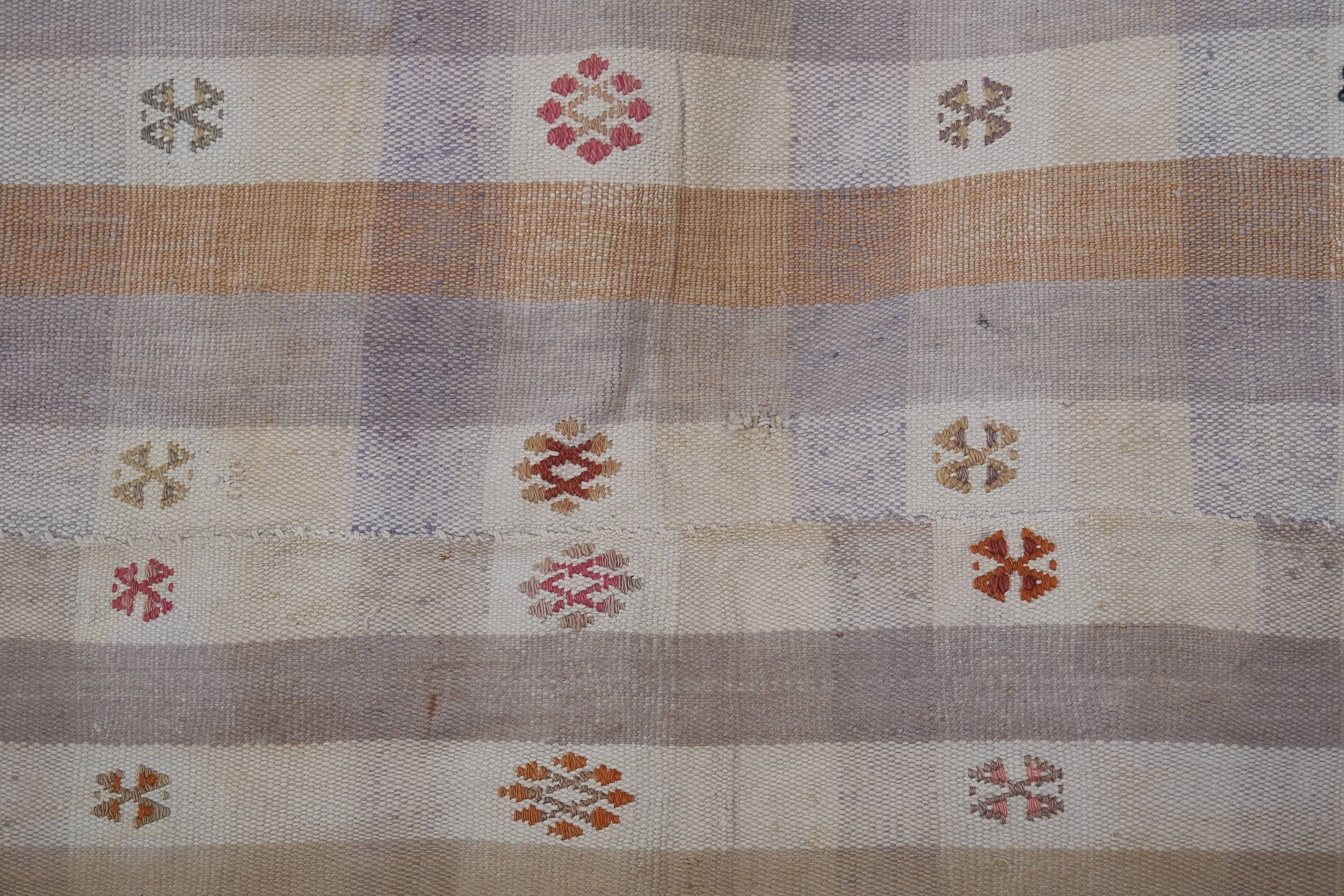 Vintage Turkish Kilim Rug 5'9'' x 8'5''