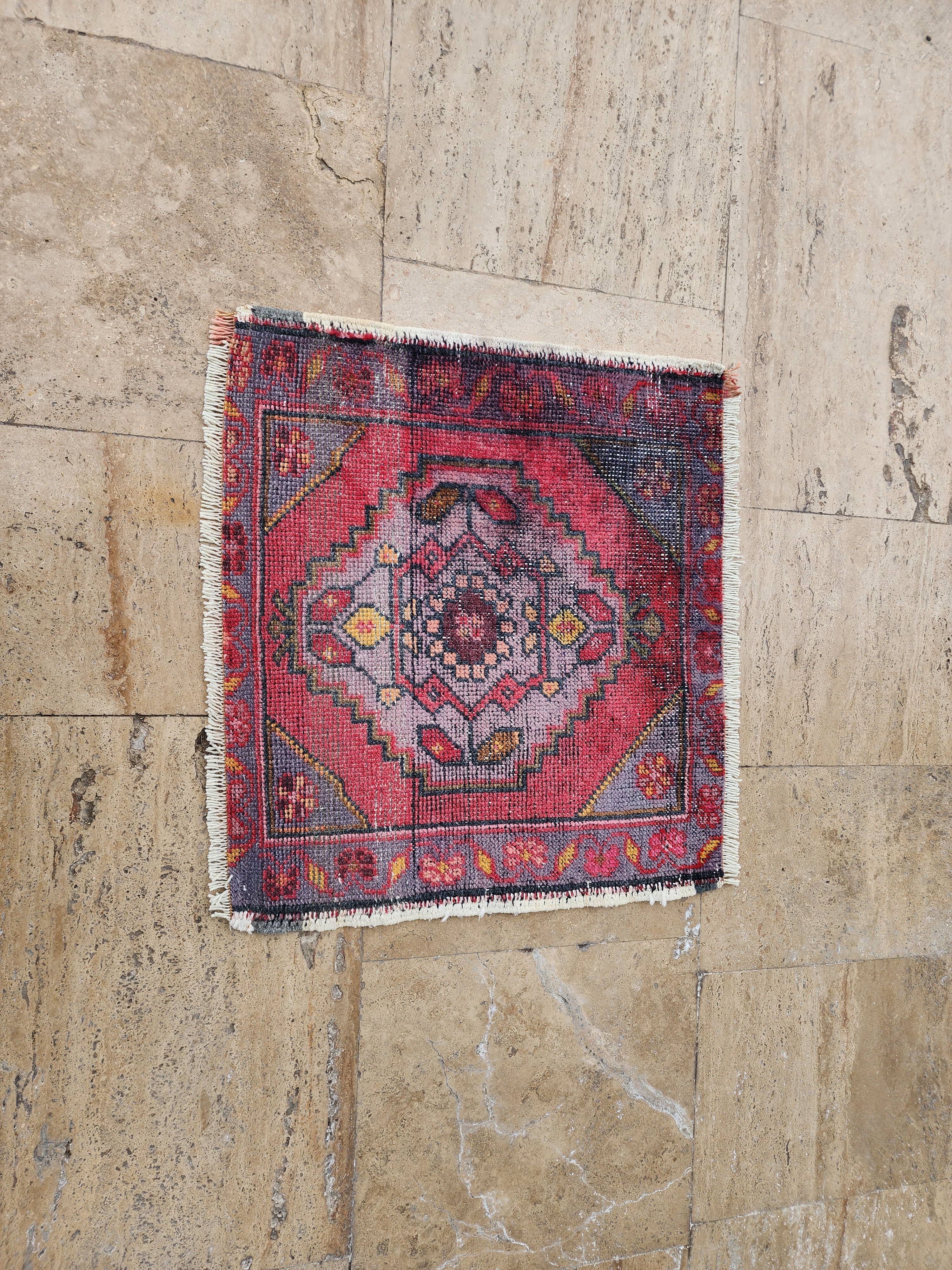Vintage Turkish Rug 25'' x 28''
