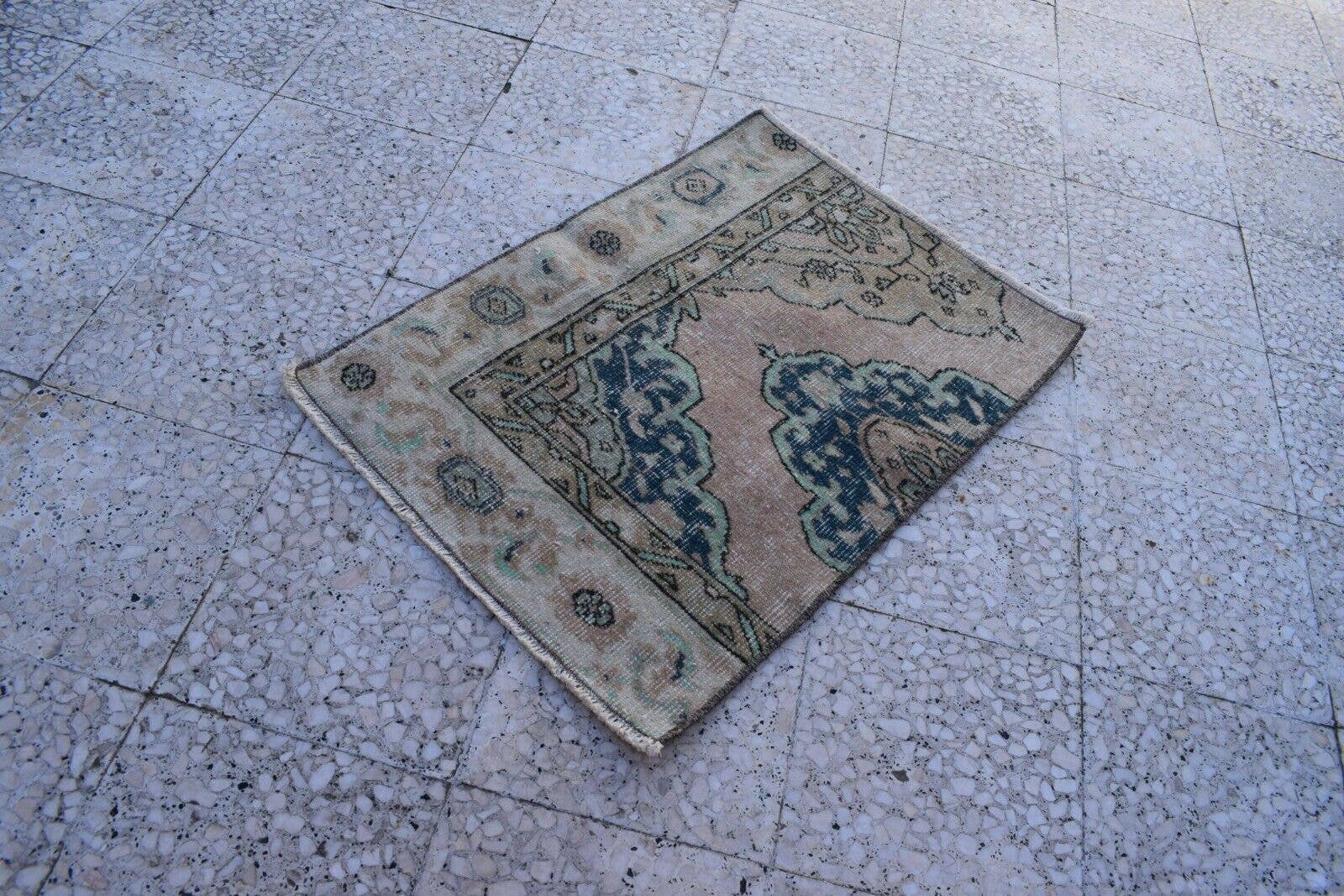 Vintage Turkish Rug 24'' x 34''