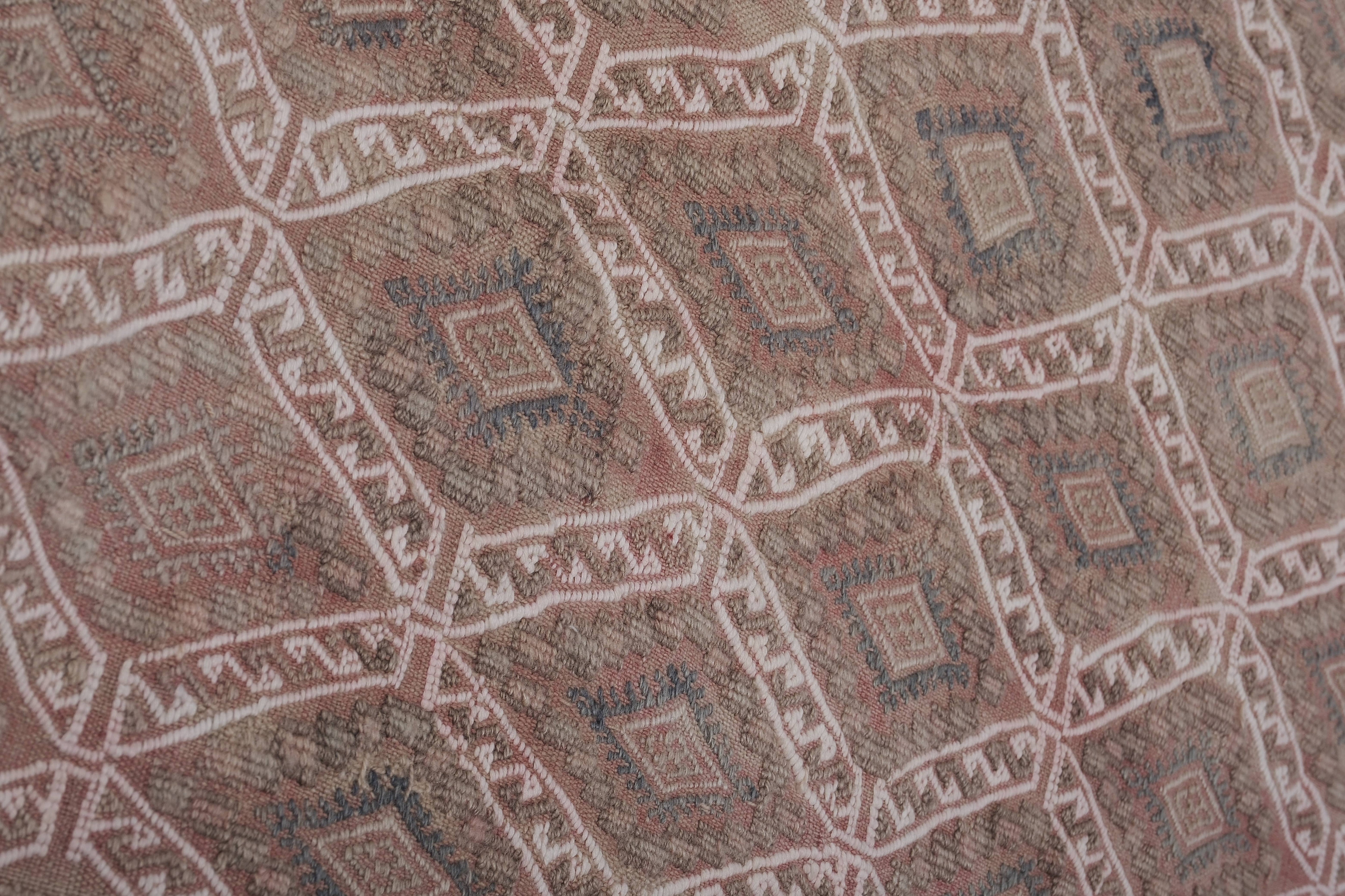 Vintage Turkish Kilim Rug 5'5'' x 7'8''