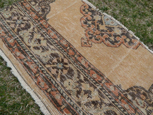 Vintage Oushak Yastik Rug 20'' x 34''