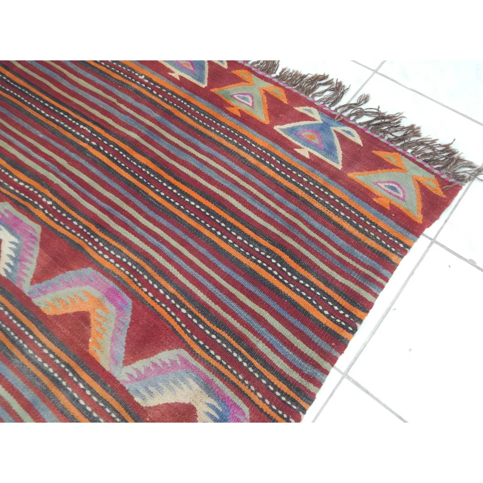 Vintage Turkish Kilim Rug 4'6'' x 5'6''