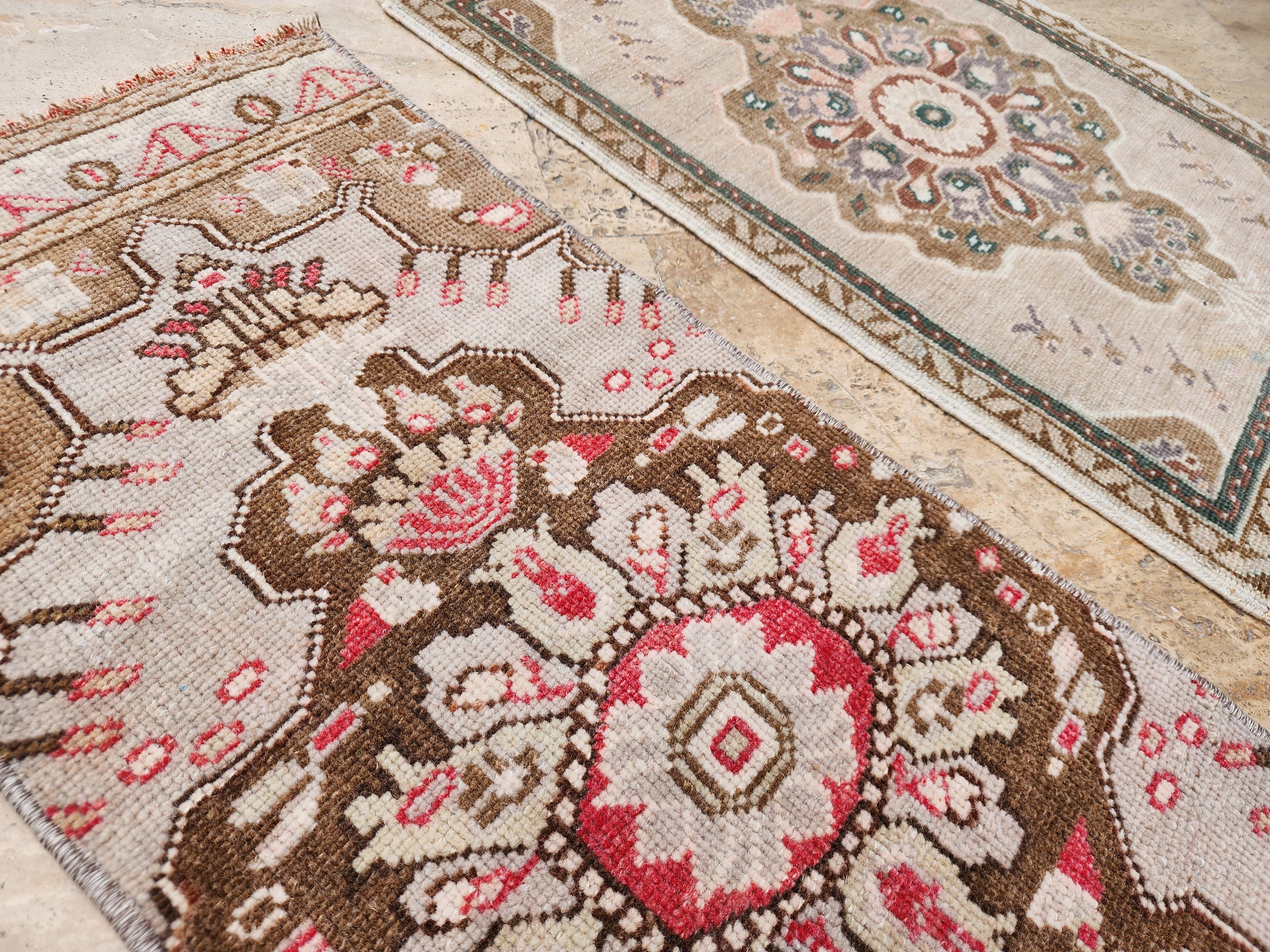 Vintage Turkish Yastik Rugs Set of 2 | 20'' x 26''