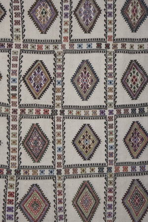 Vintage Turkish Kilim Rug 4'11'' x 6'10''