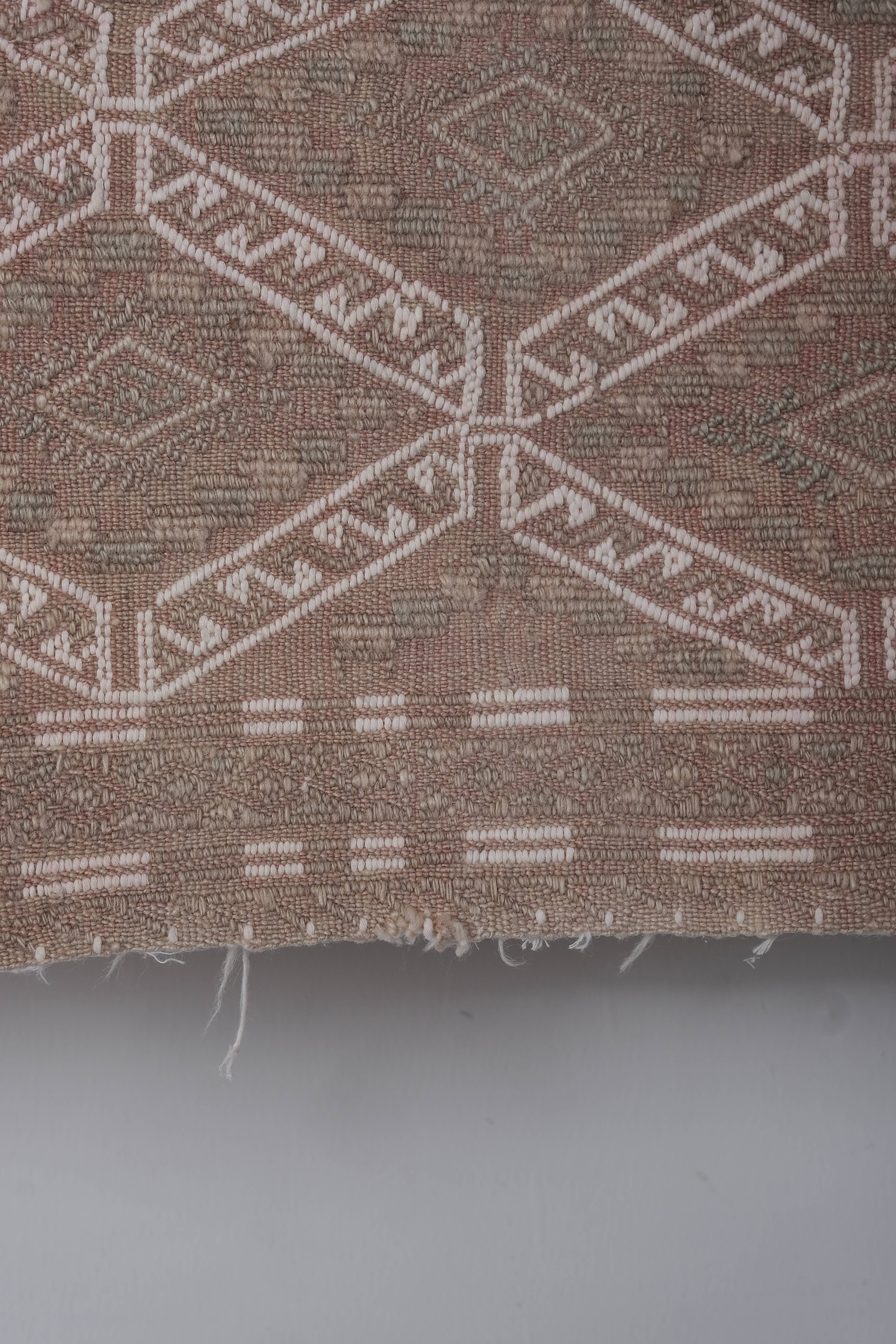 Vintage Turkish Kilim Rug 5'5'' x 7'8''