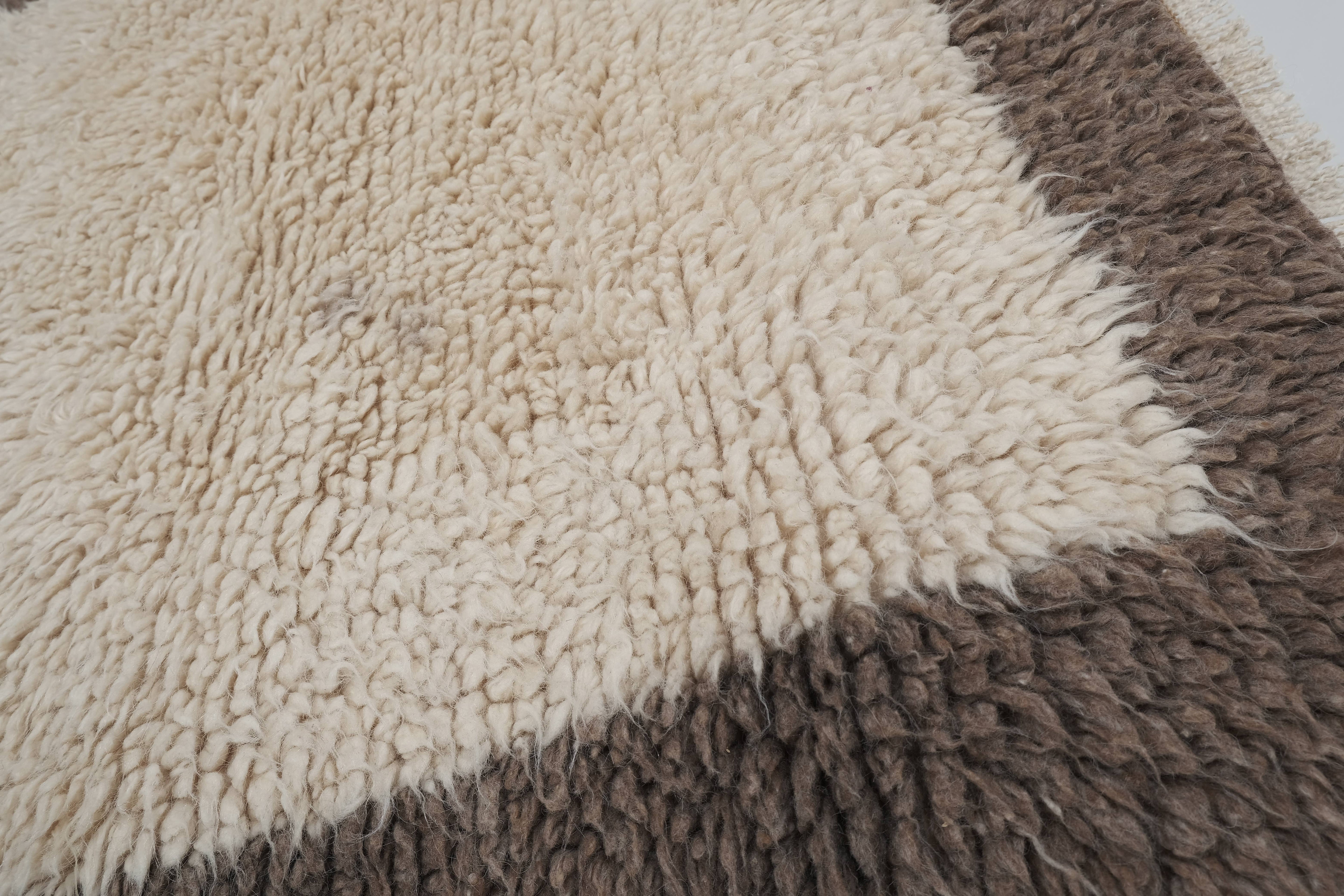 Vintage Turkish Shaggy Rug 33'' x 49''