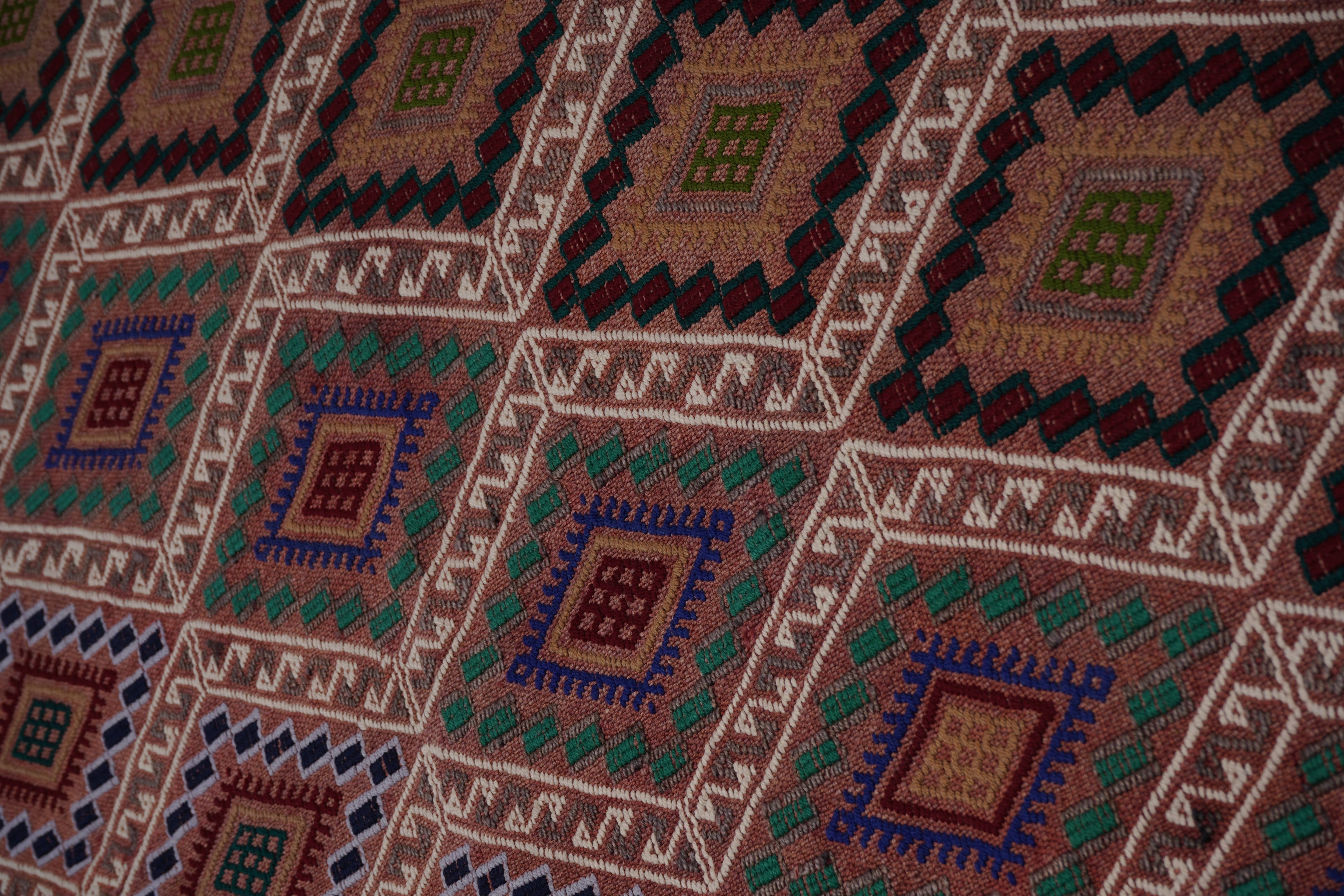 Vintage Turkish Kilim Rug 5'6'' x 8'5''