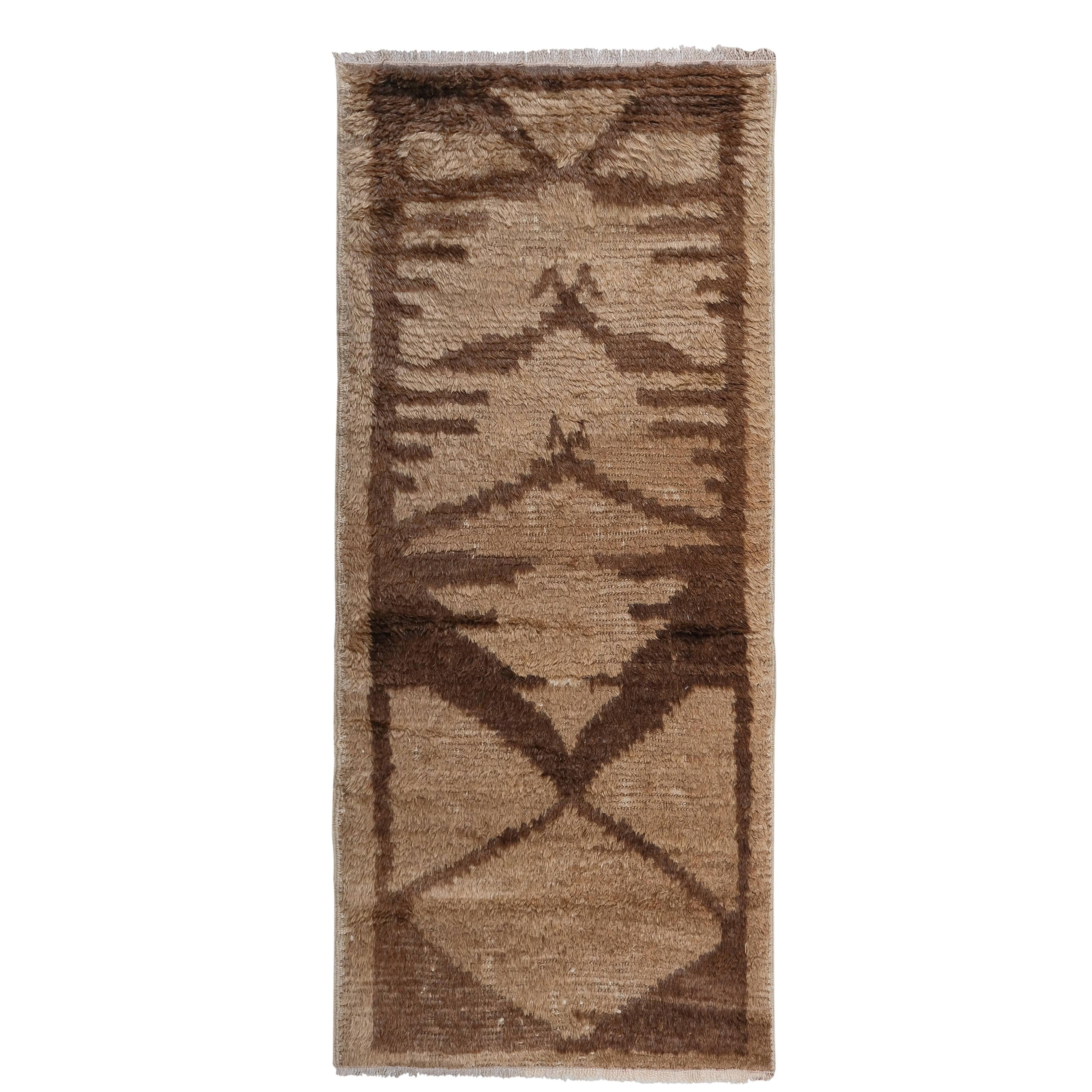 Vintage Checkered Turkish Shaggy Tulu Rug 28'' x 54''