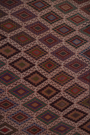 Vintage Turkish Kilim Rug 5'6'' x 8'5''