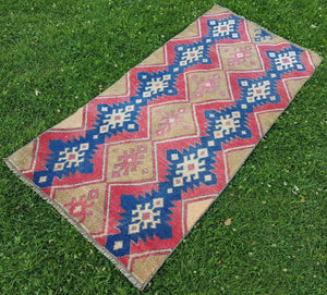Vintage Turkish Karapinar Rug 2'7'' x 5'5''