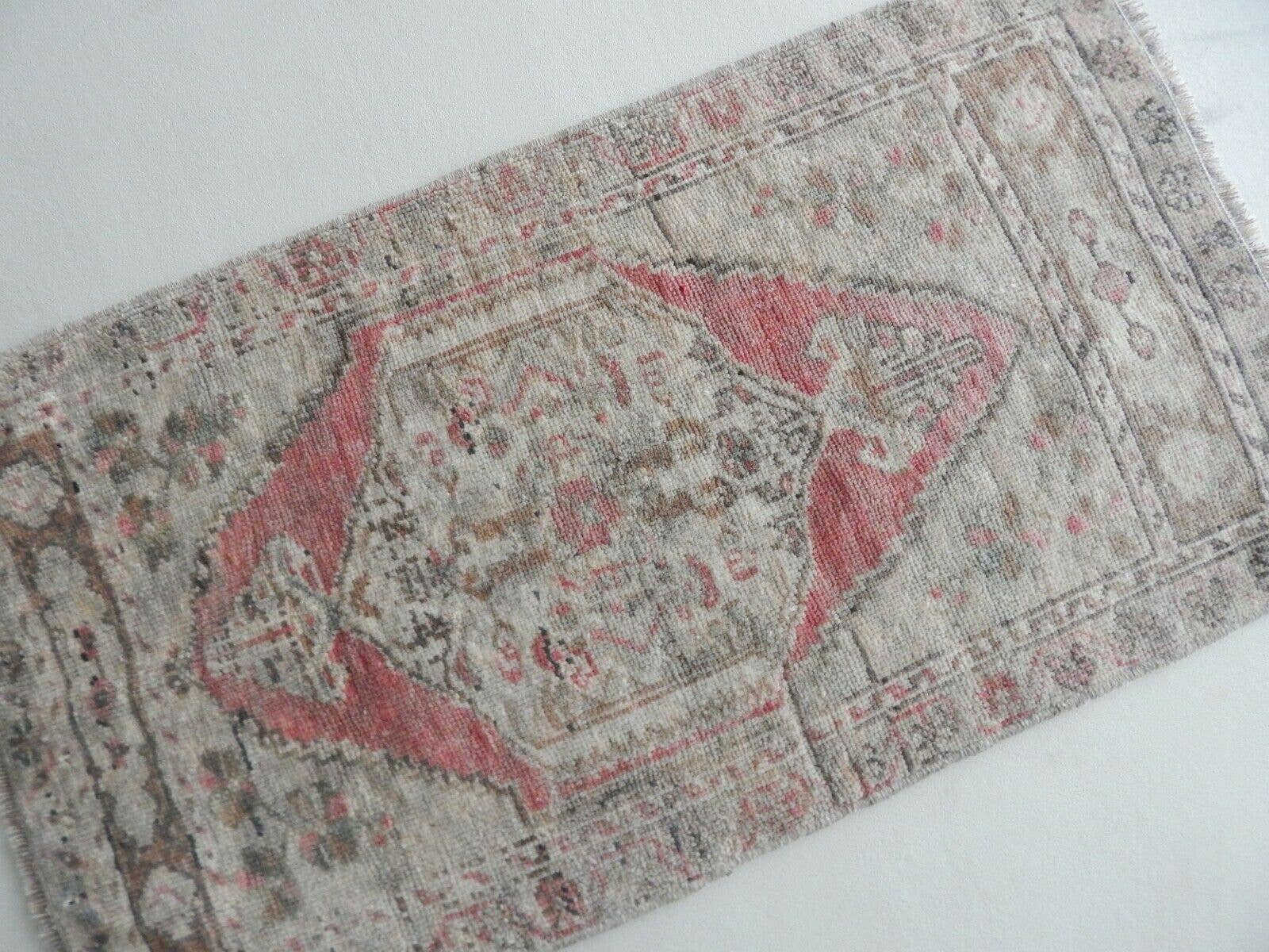 Vintage Sivas Rug 21'' x 38''