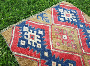 Vintage Turkish Karapinar Rug 2'7'' x 5'5''