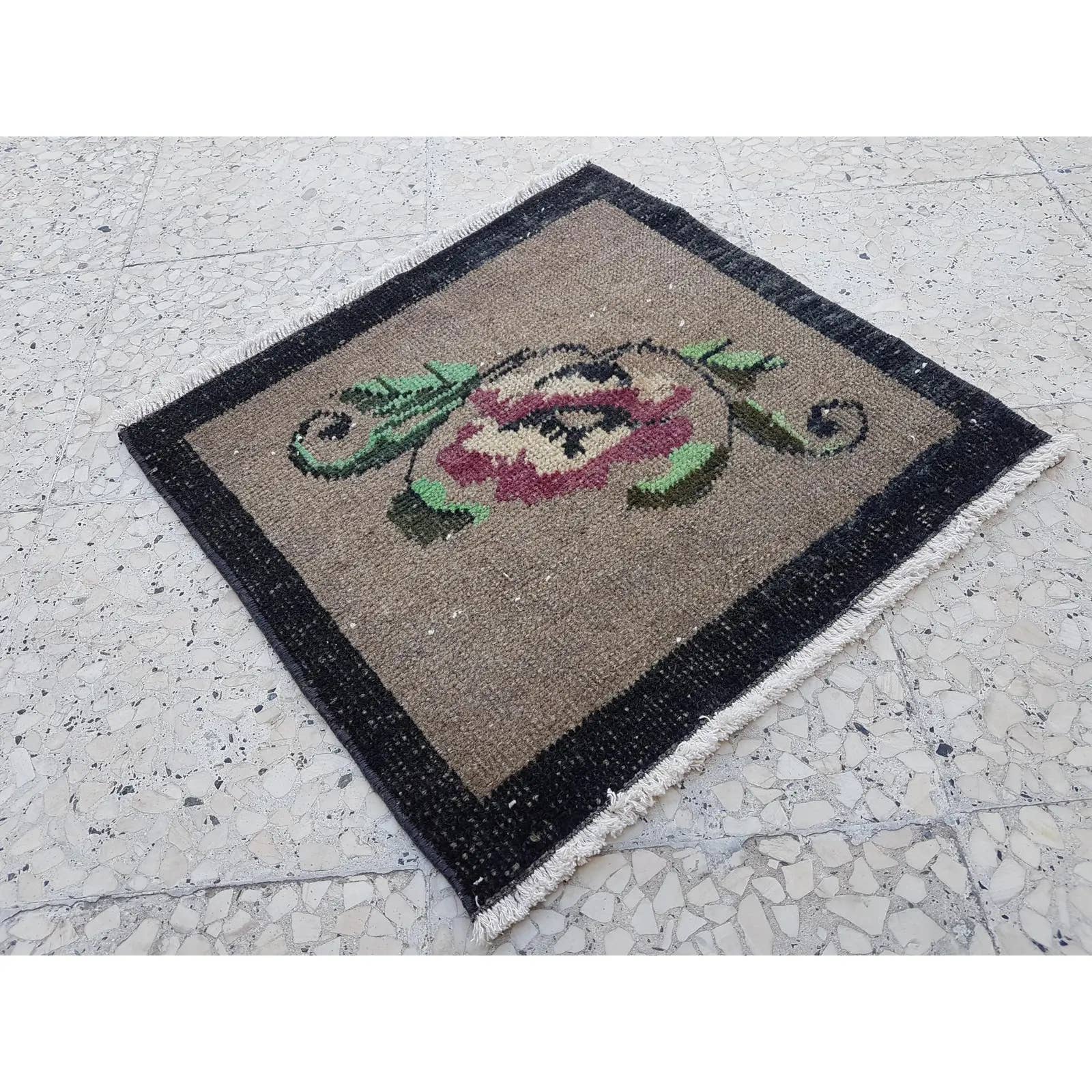 Vintage Turkish Rug 20'' x 21''