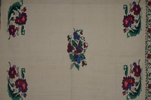 Vintage Turkish Kilim Rug 5'5'' x 6'5''