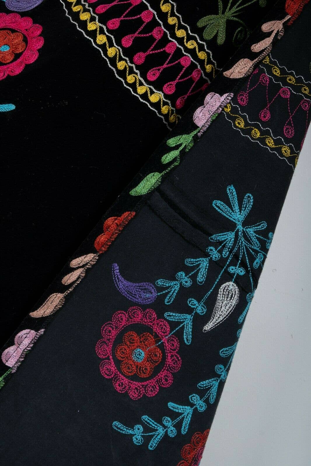 Suzani Wall Hanging & Bedspread | 6'6'' x 6'10''