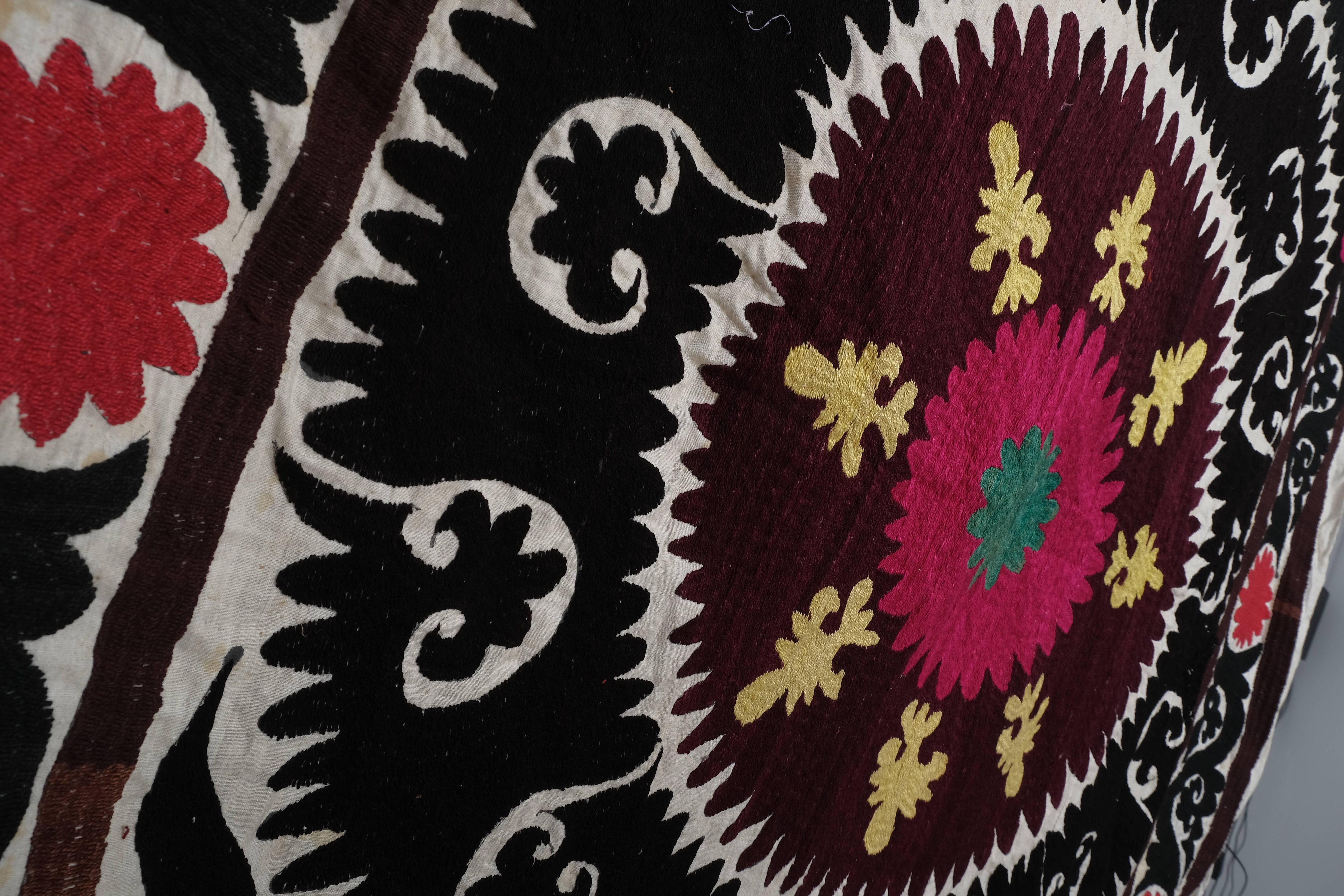 Suzani Wall Hanging & Bedspread | 4'7'' x 5'8''