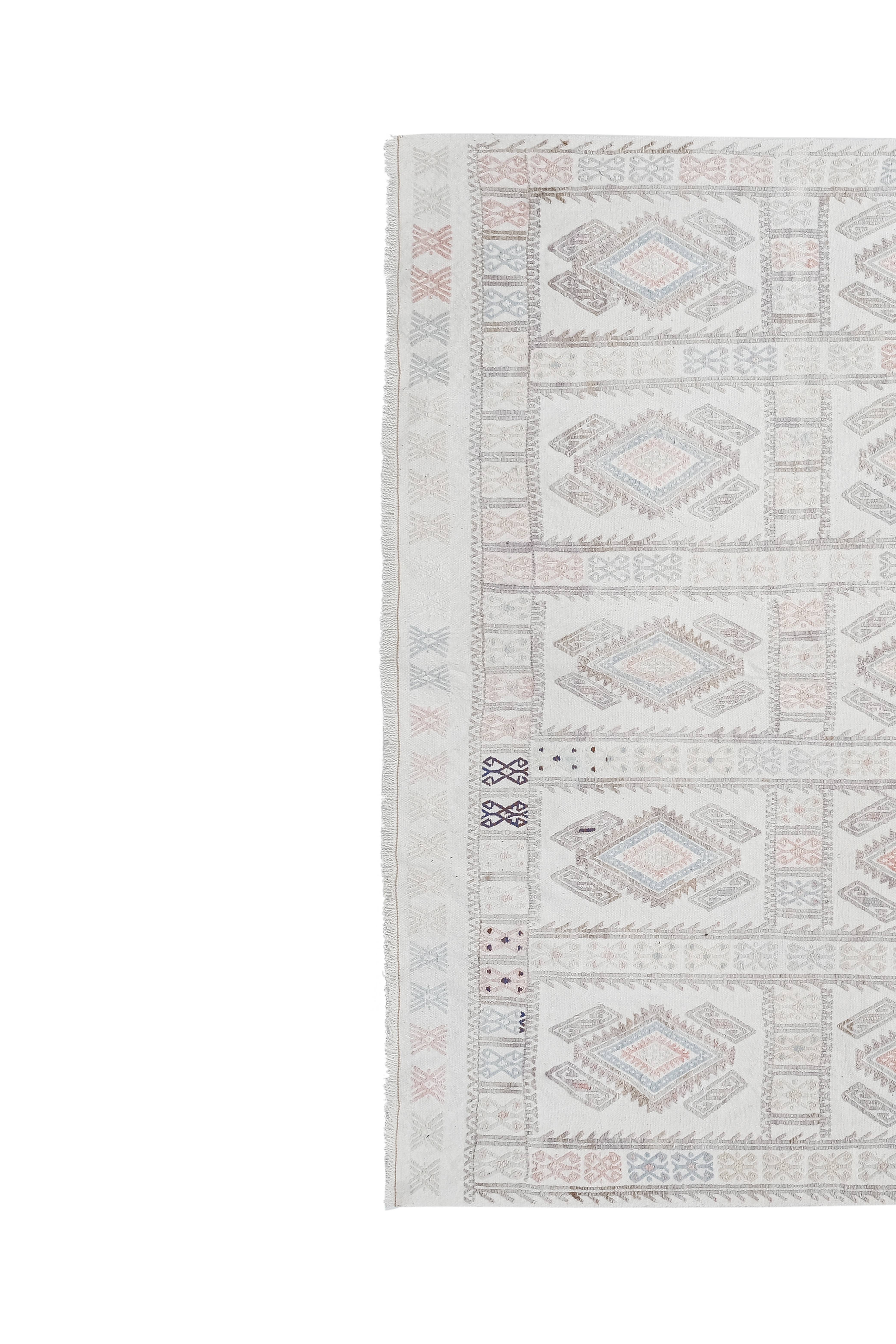 Vintage Turkish Kilim Rug 4'1'' x 7'1''