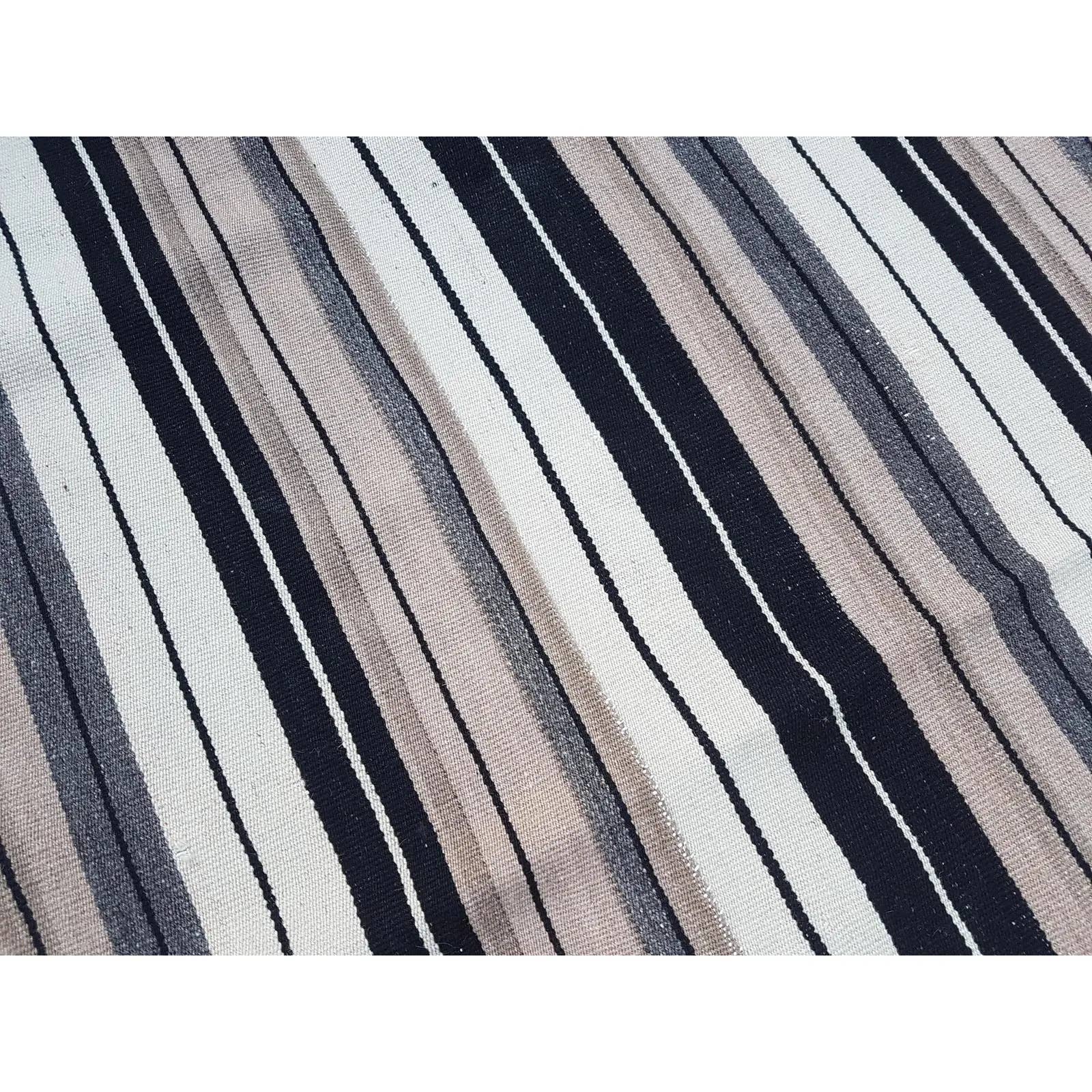 Vintage Turkish Kilim Rug 4'9'' x 9'3''