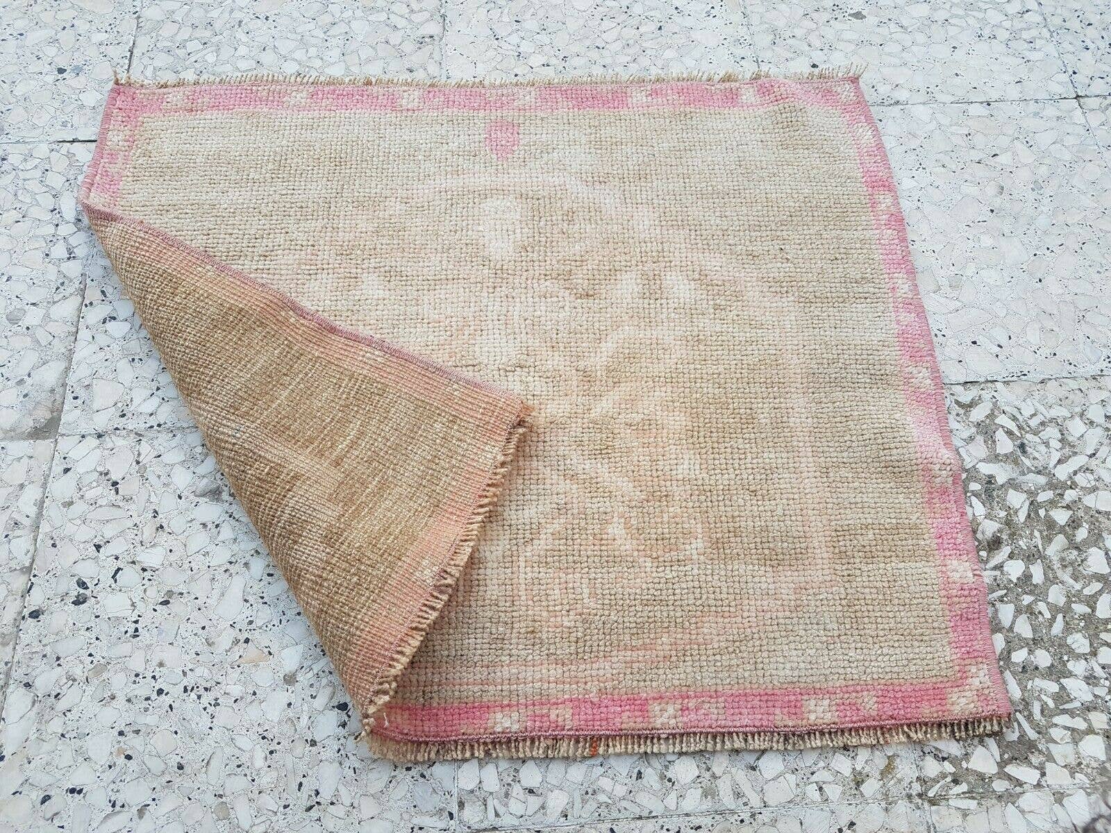 Vintage Oushak Rug 23'' x 28''