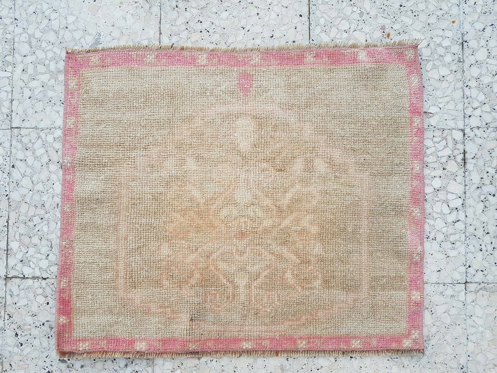 Vintage Oushak Rug 23'' x 28''
