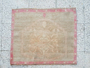 Vintage Oushak Rug 23'' x 28''