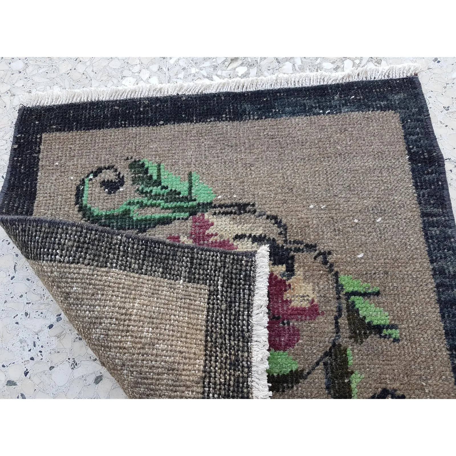 Vintage Turkish Rug 20'' x 21''