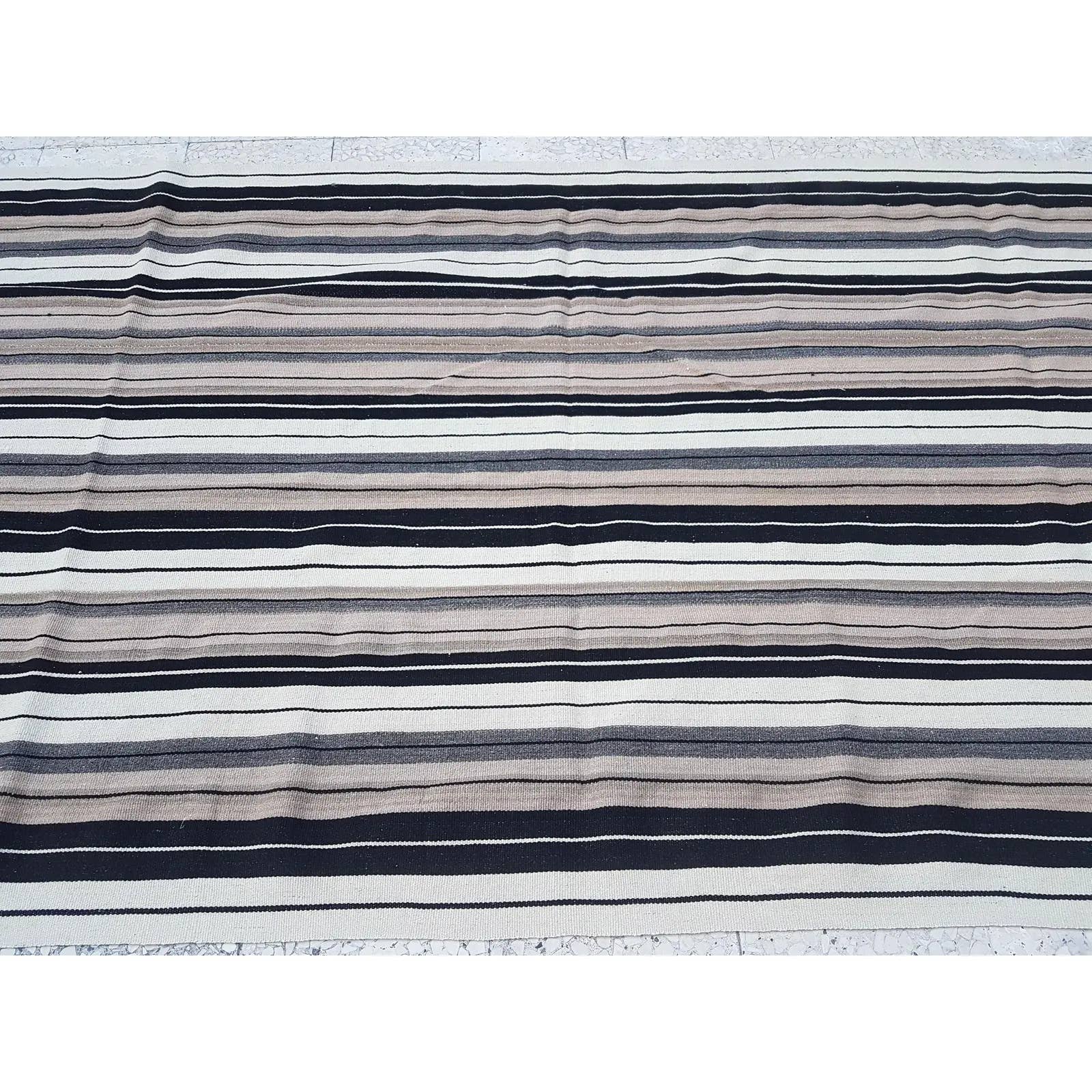 Vintage Turkish Kilim Rug 4'9'' x 9'3''