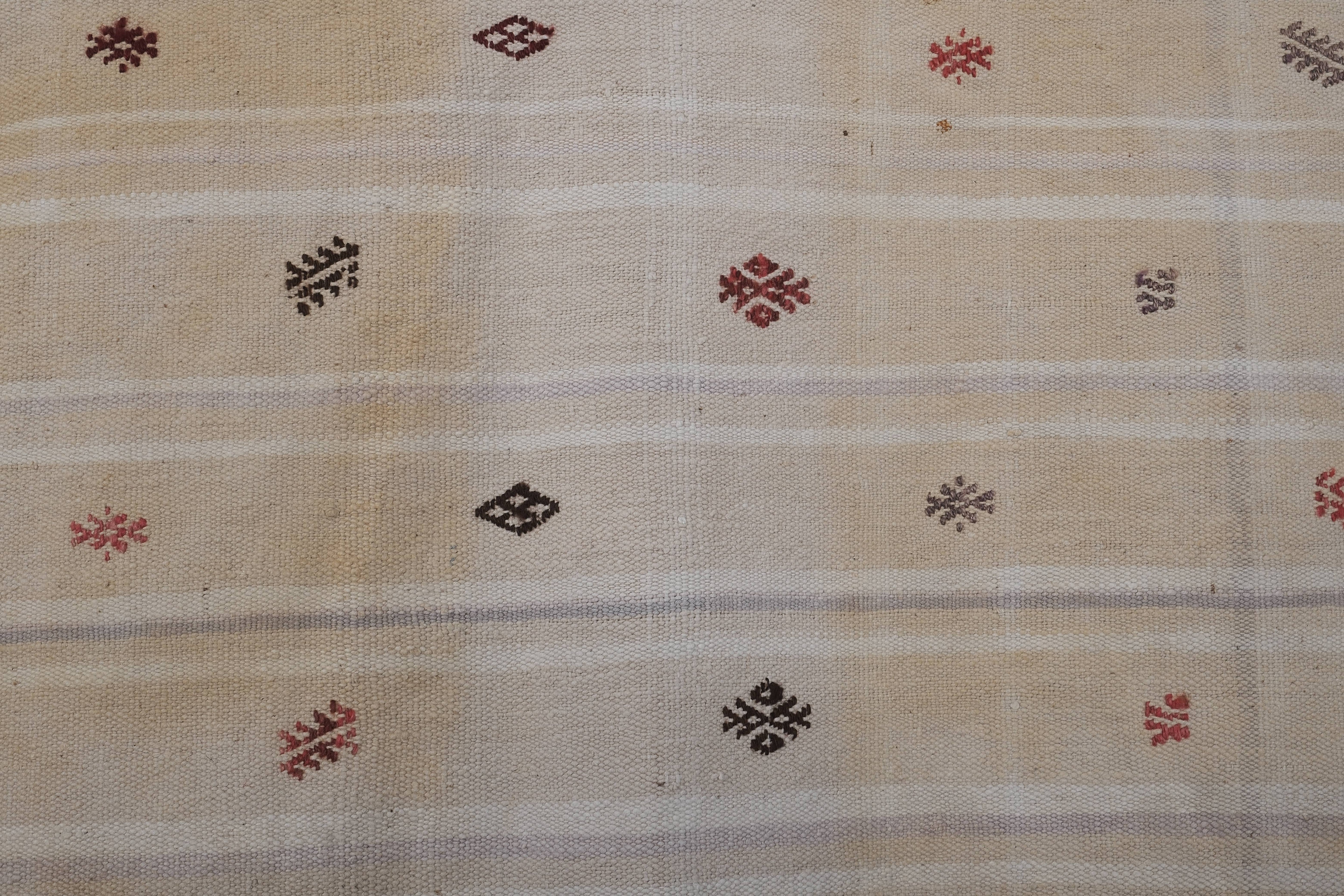 Vintage Turkish Kilim Rug 4'1'' x 6'9''