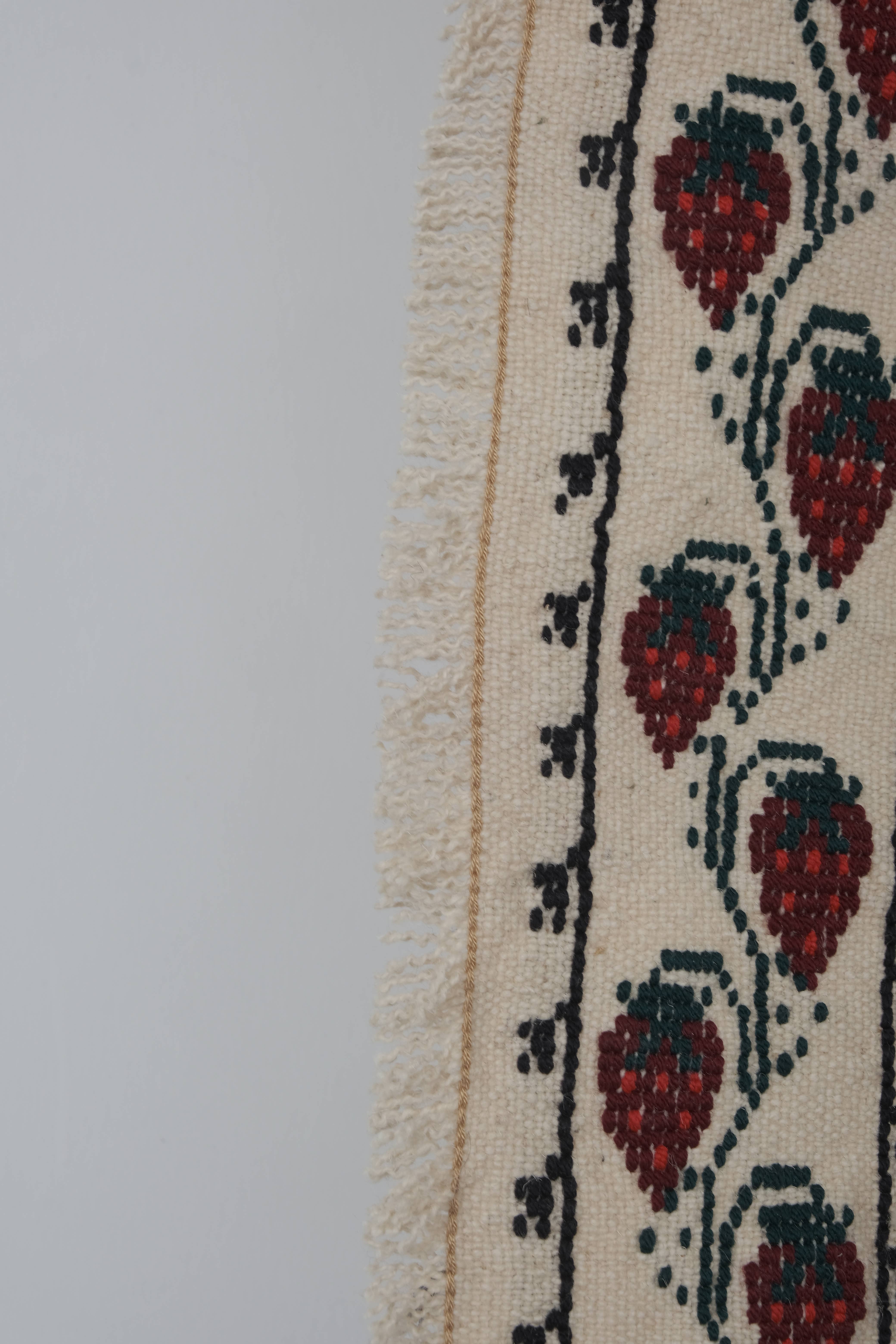 Vintage Turkish Kilim Rug 5'5'' x 8'2''