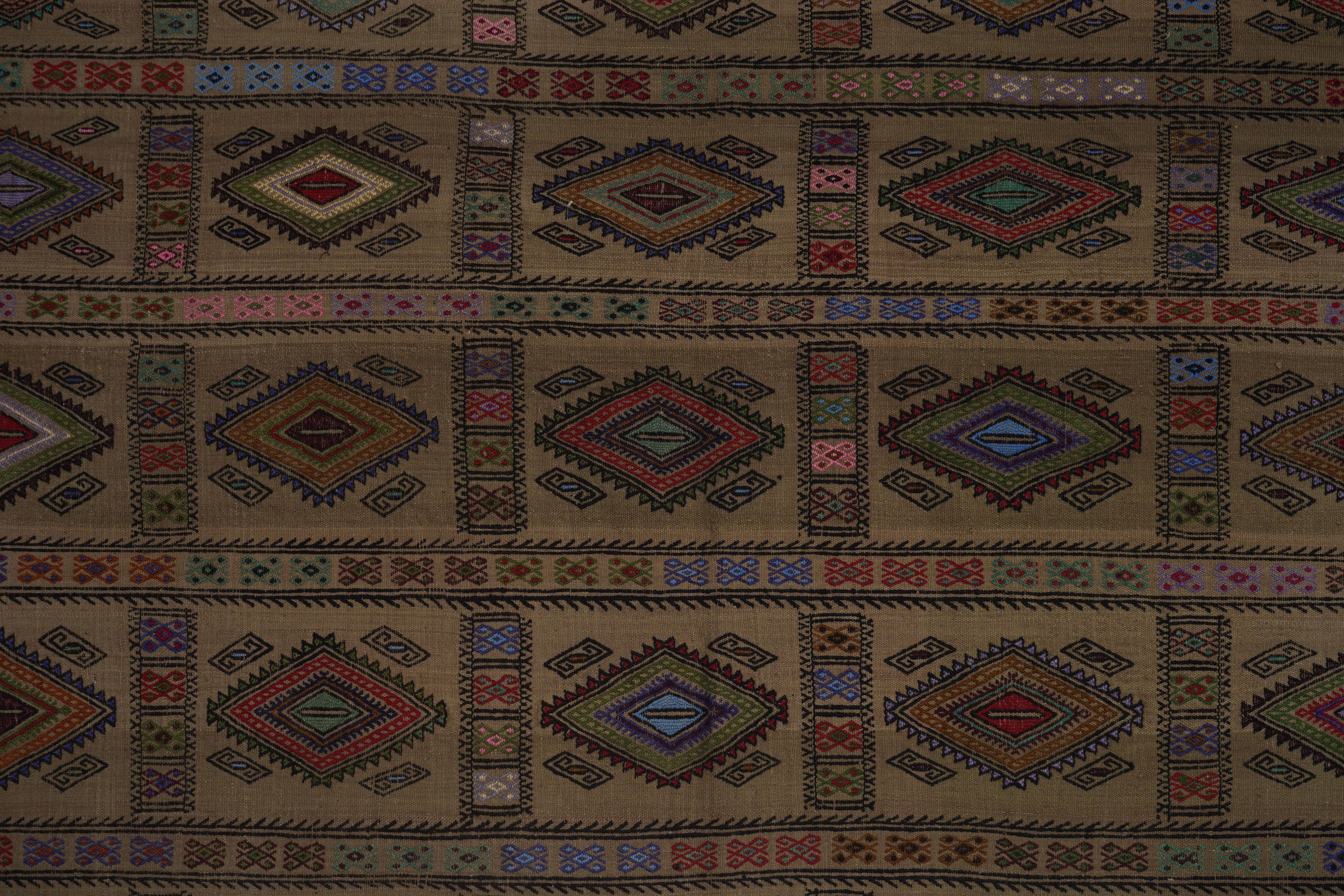 Vintage Turkish Kilim Rug 5'7'' x 7'7''
