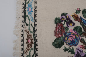 Vintage Turkish Kilim Rug 5'6'' x 7'6''