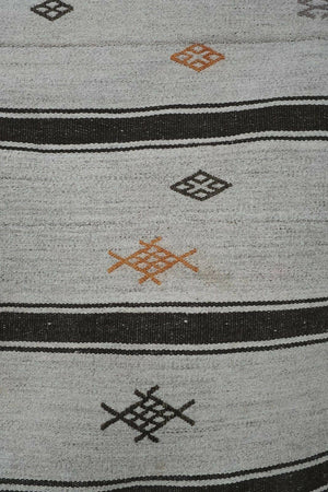 Vintage Kilim Rug 5' x 6'11''