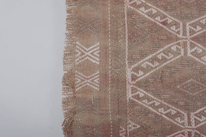 Vintage Turkish Kilim Rug 5'5'' x 7'8''