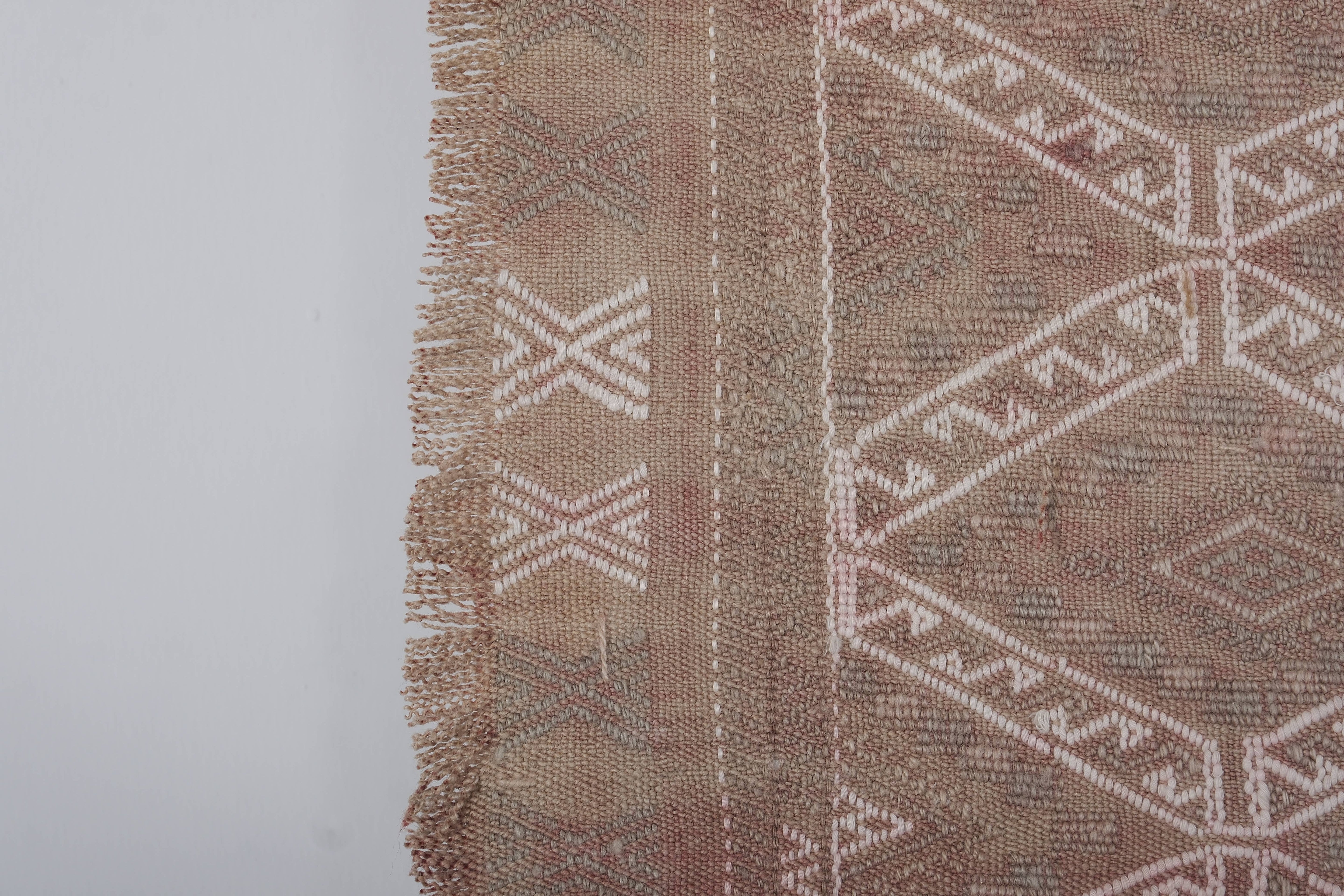 Vintage Turkish Kilim Rug 5'5'' x 7'8''