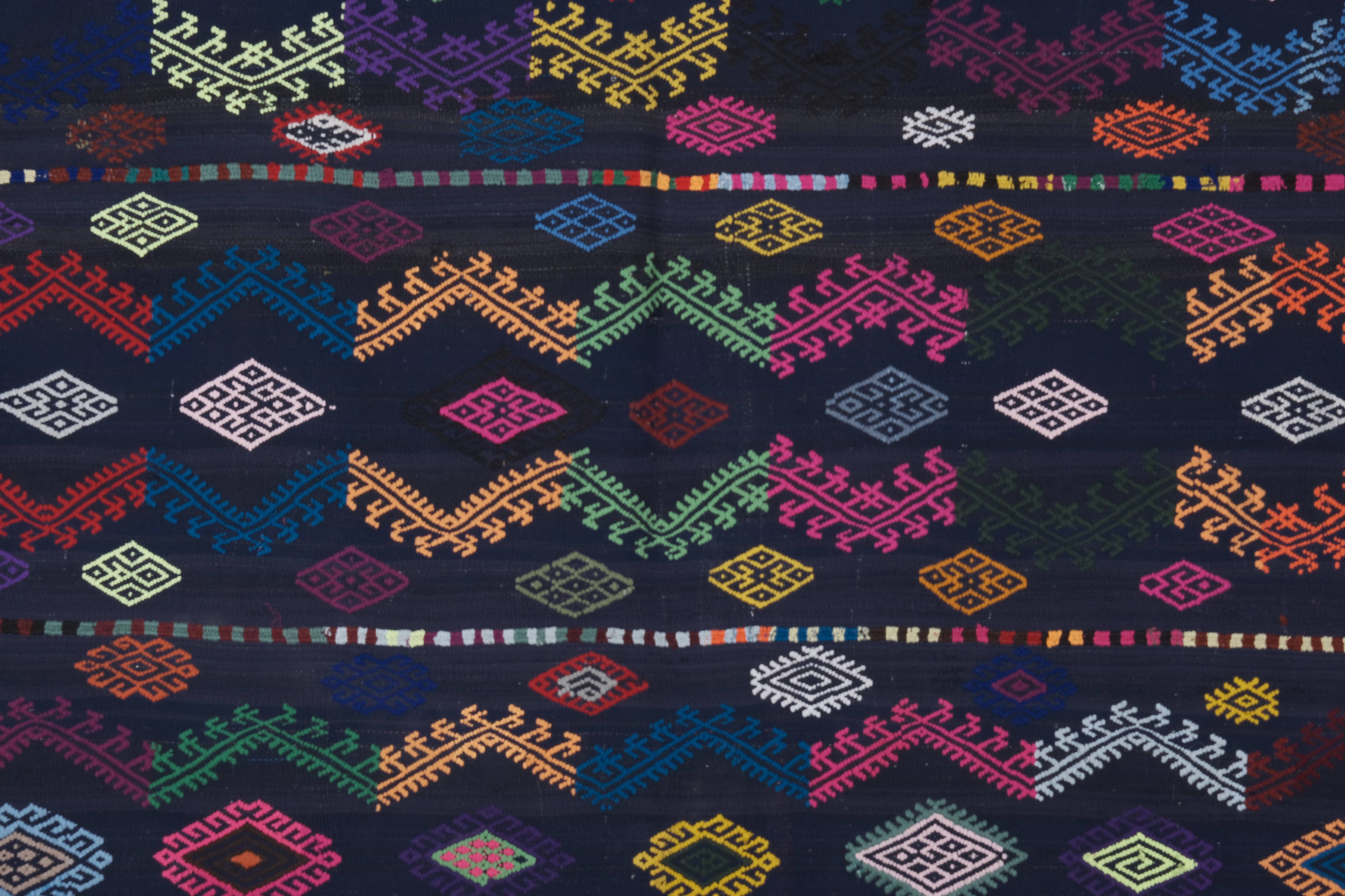Vintage Kurdish Kilim Rug 5'7'' x 9'8''
