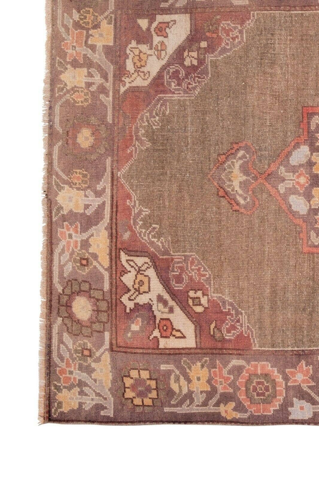 Vintage Turkish Karapinar Rug 5' x 8'6''
