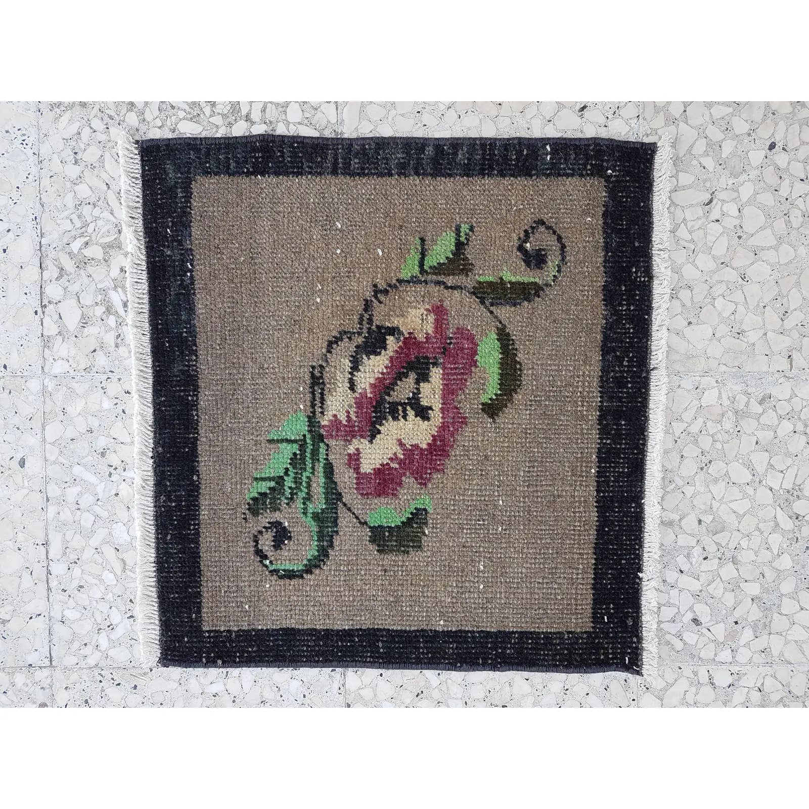 Vintage Turkish Rug 20'' x 21''