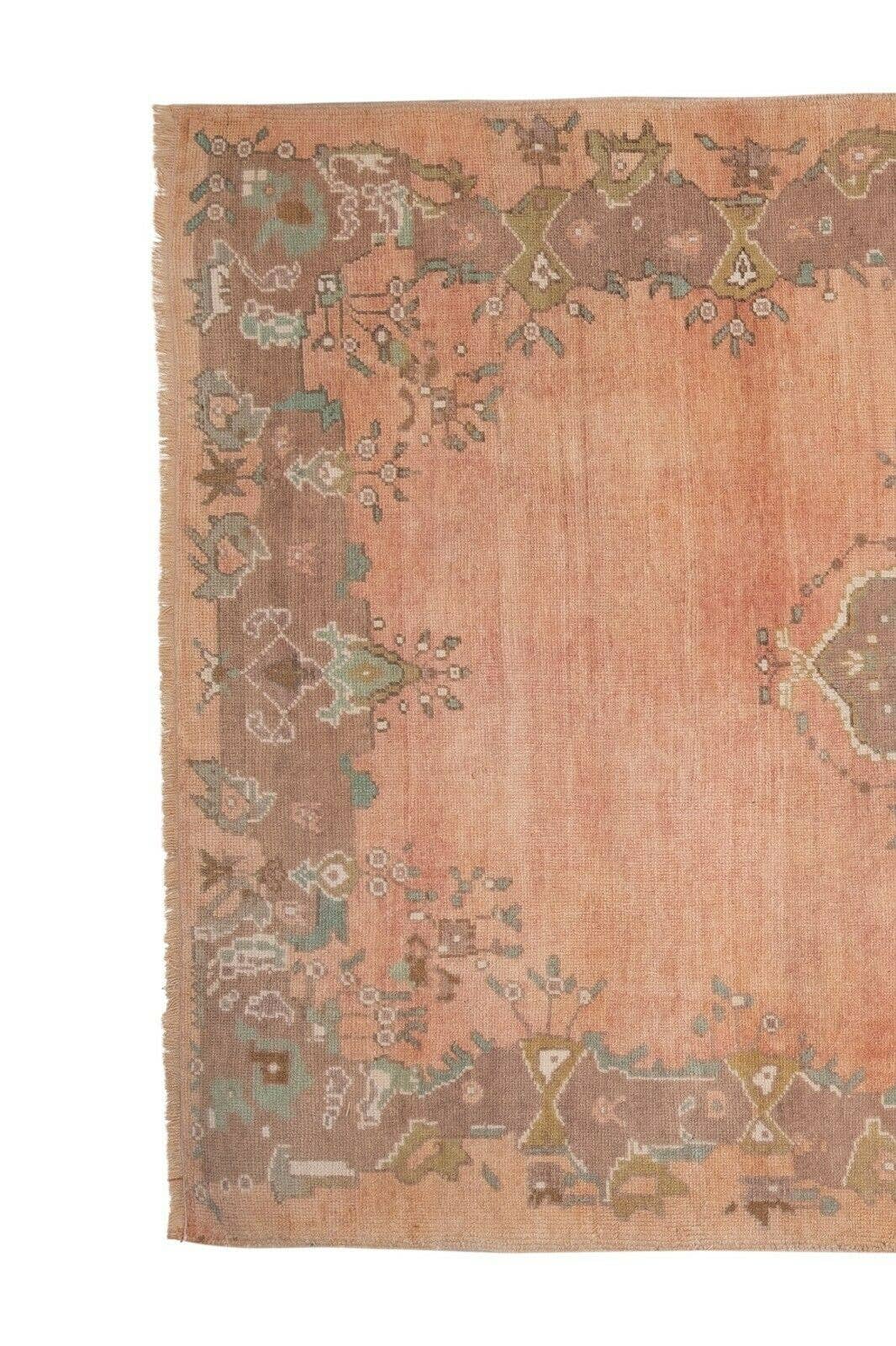Vintage Turkish Karapinar Rug 5' x 9'8''