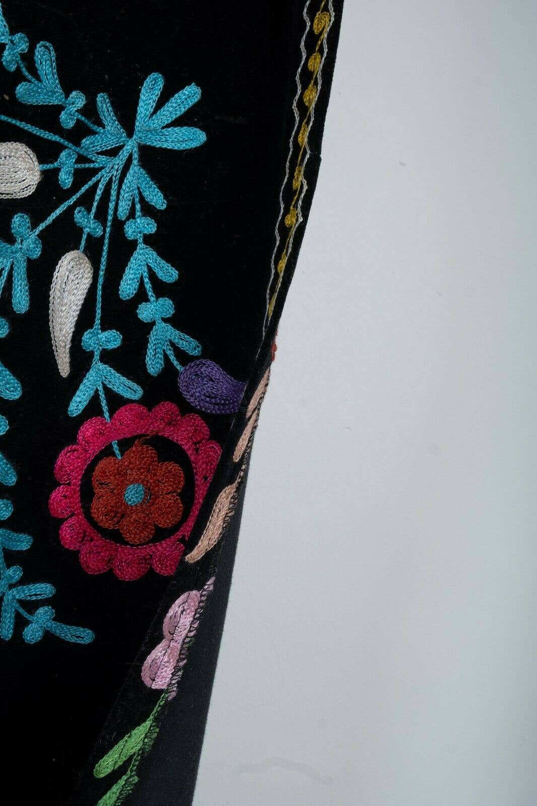 Suzani Wall Hanging & Bedspread | 6'6'' x 6'10''