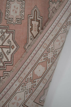 Vintage Turkish Kilim Rug 5'9'' x 7'5''