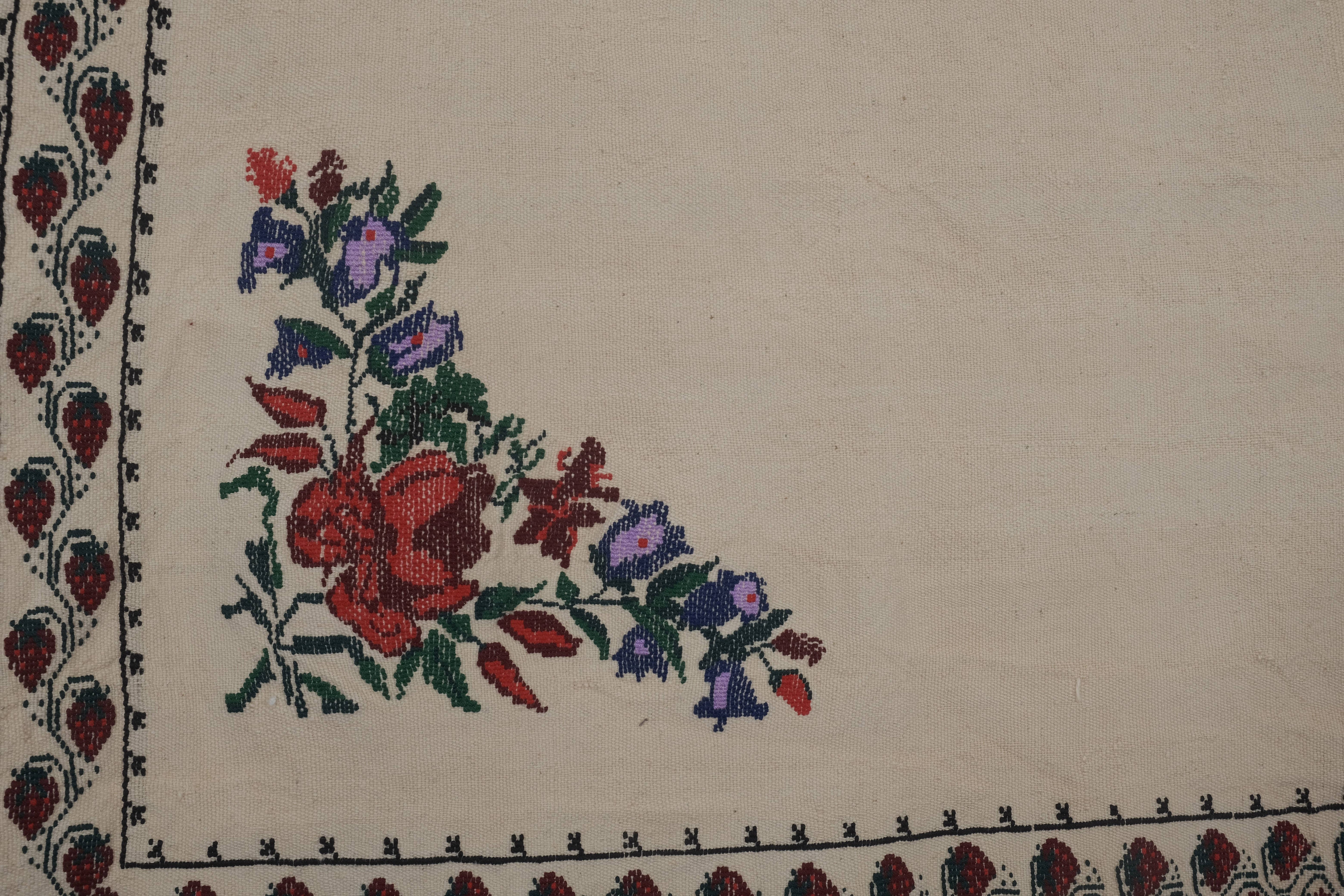Vintage Turkish Kilim Rug 5'5'' x 8'2''