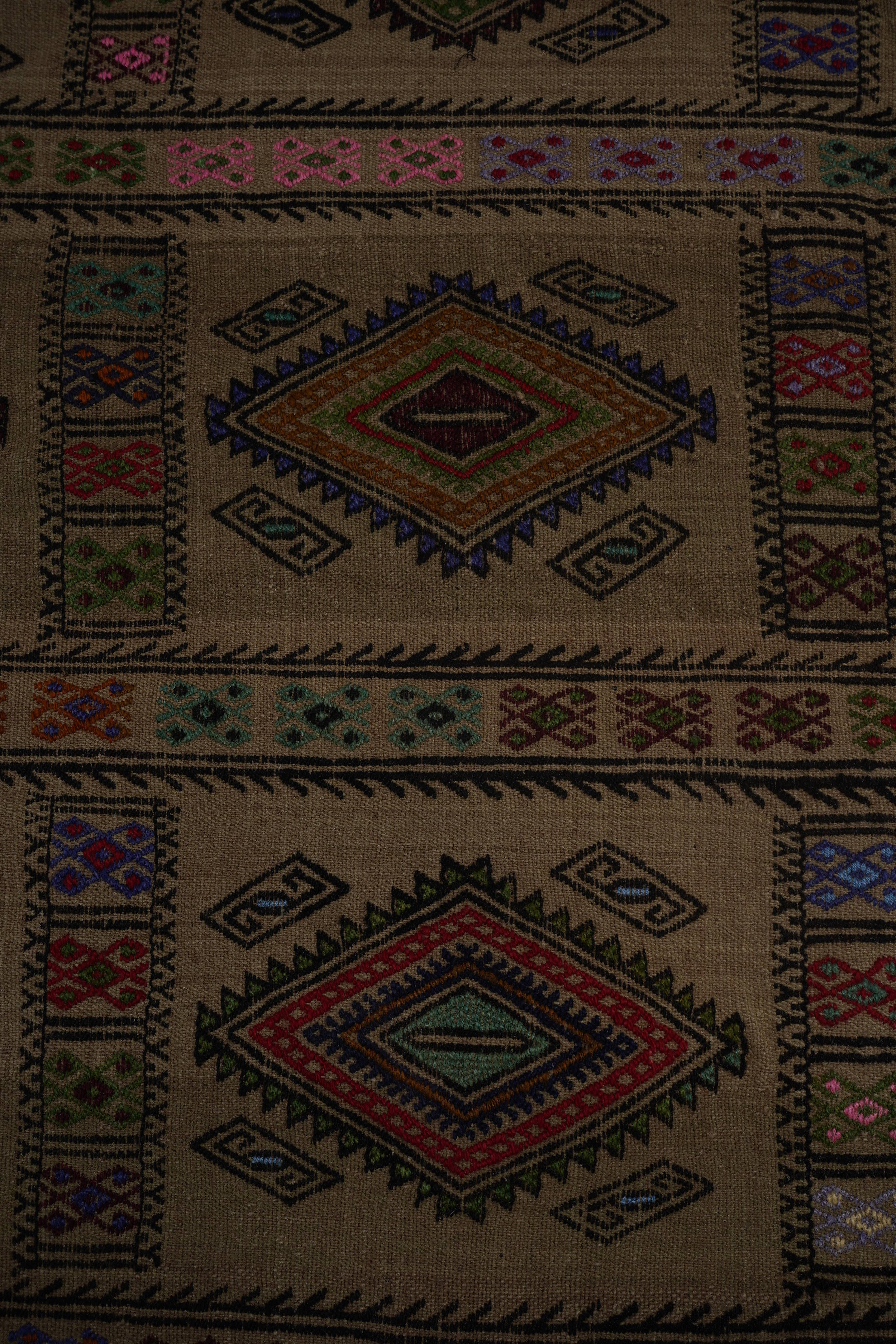 Vintage Turkish Kilim Rug 5'7'' x 7'7''
