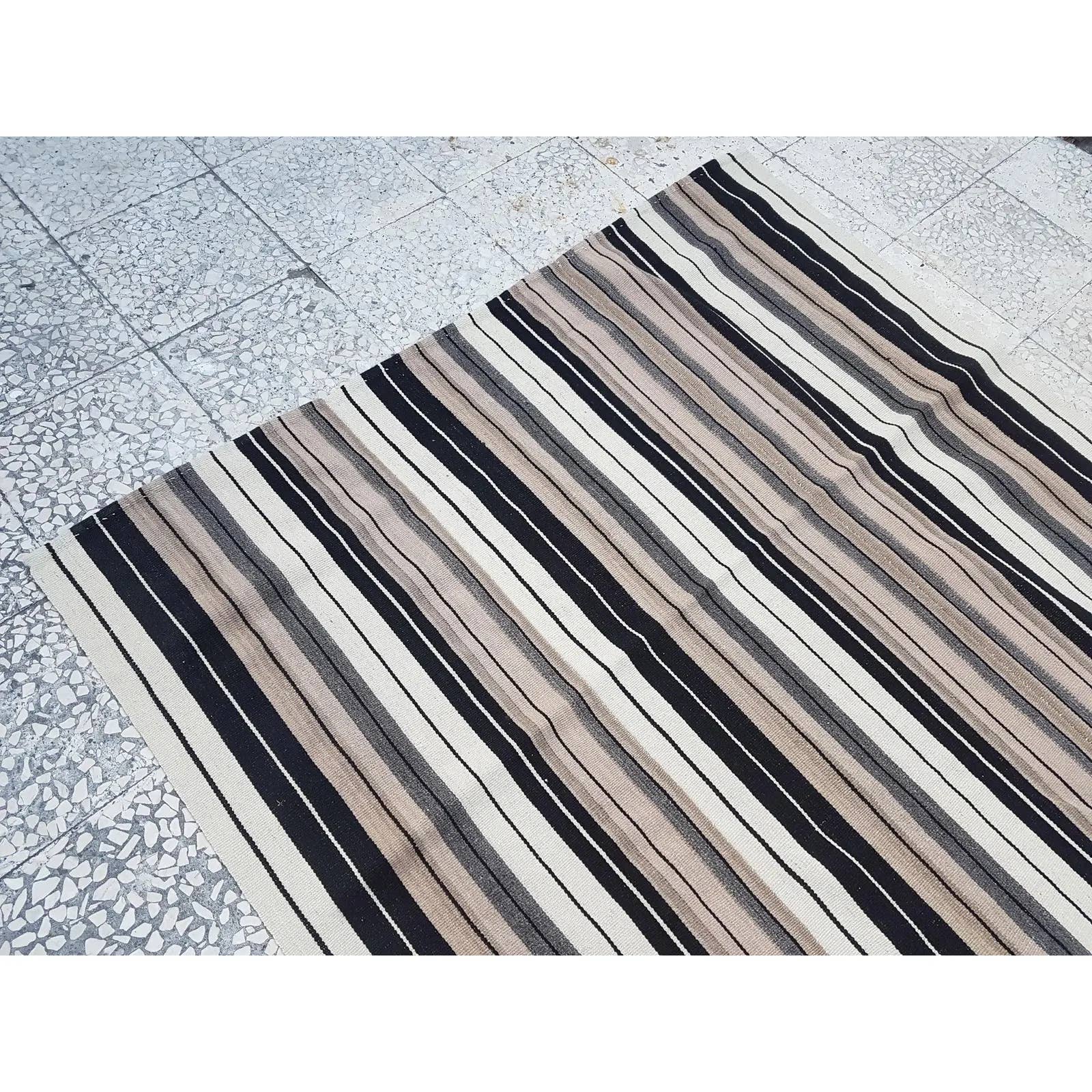 Vintage Turkish Kilim Rug 4'9'' x 9'3''