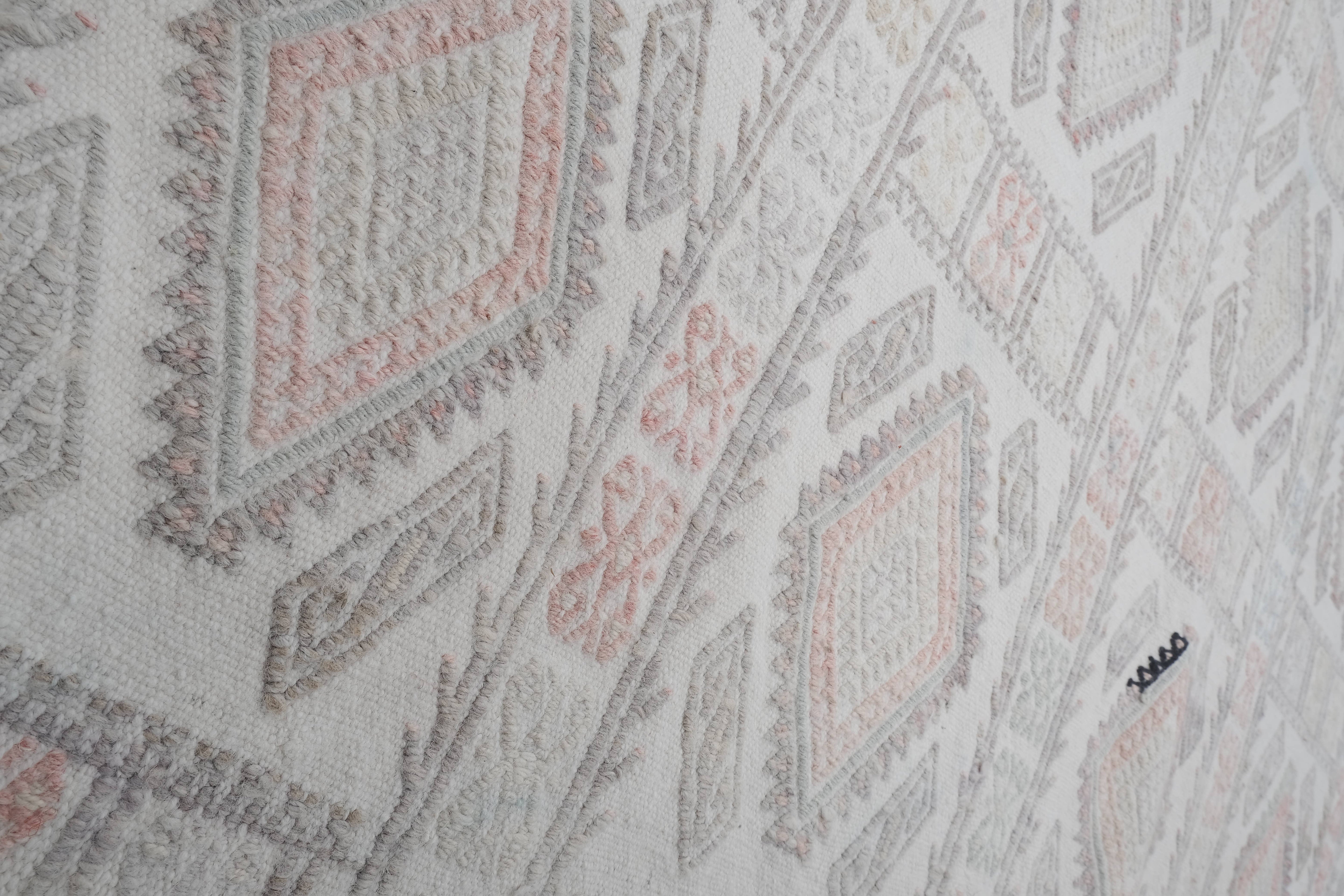 Vintage Turkish Kilim Rug 4'1'' x 7'1''